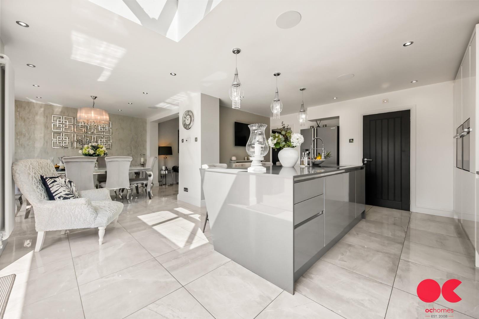 4 bed semi-detached house for sale in Woodlands Road, Romford  - Property Image 5