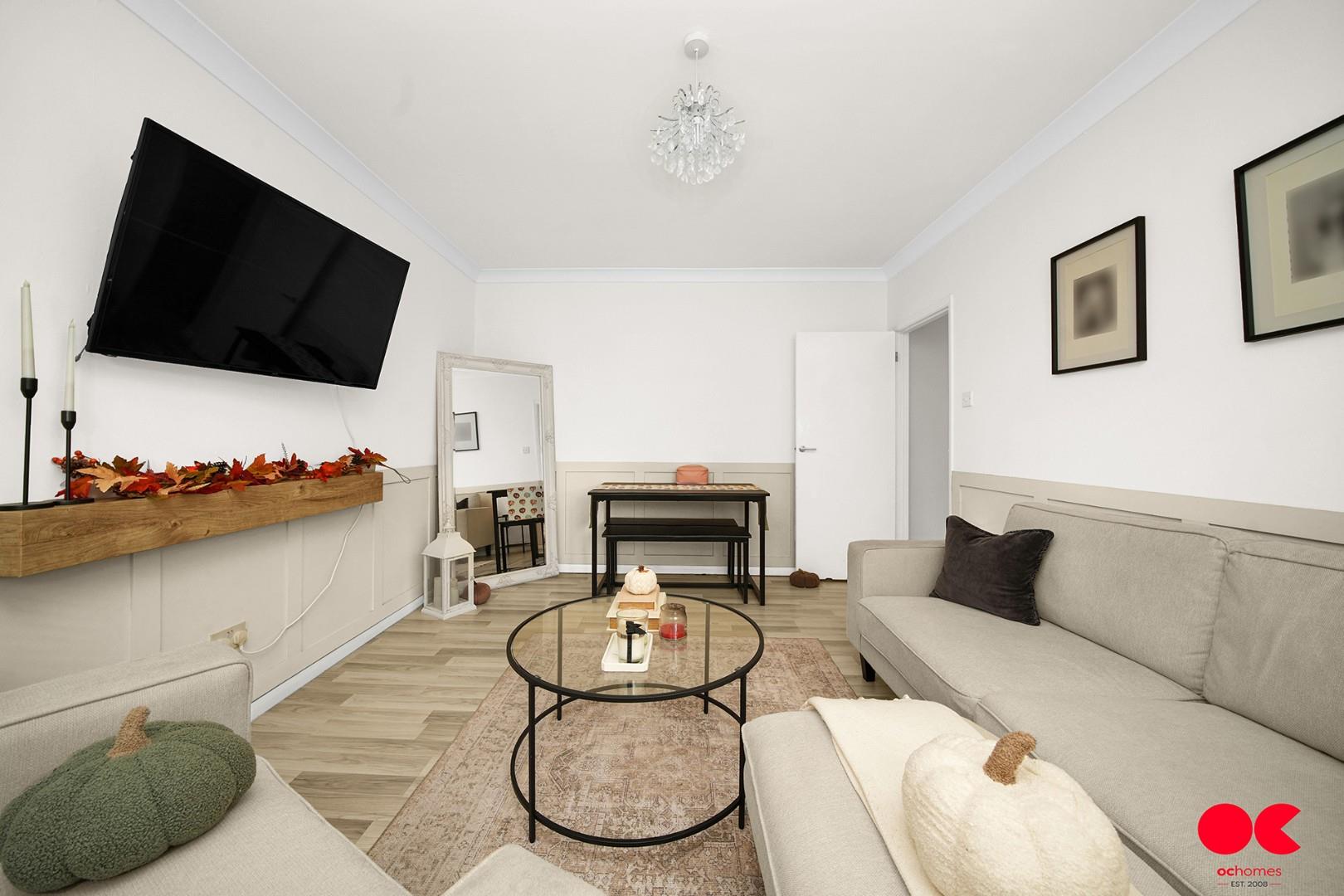 2 bed flat for sale in Main Road, Gidea Park  - Property Image 11