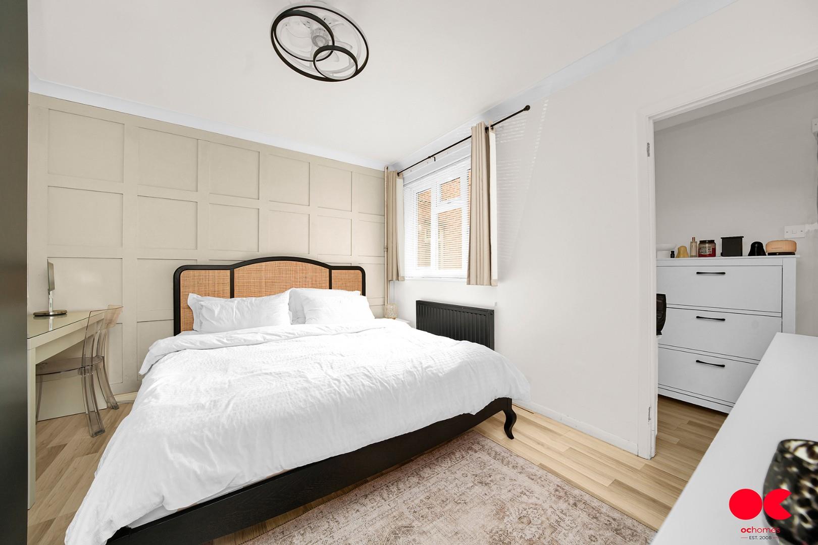 2 bed flat for sale in Main Road, Gidea Park  - Property Image 4