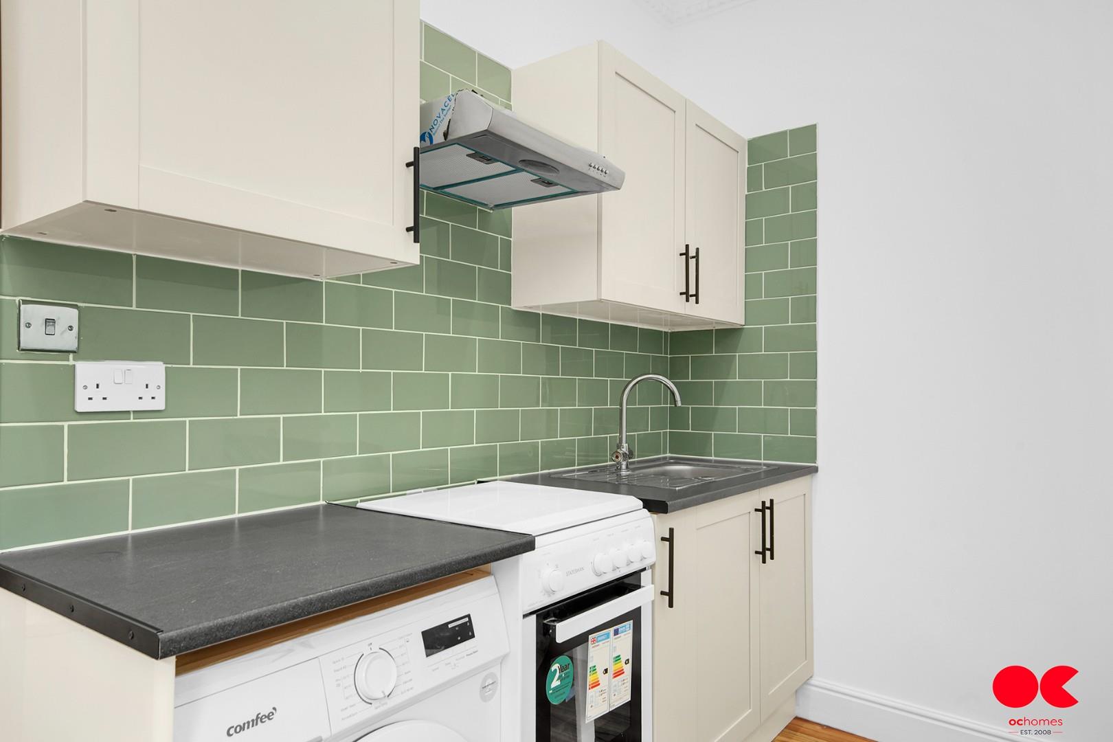 Studio flat to rent in Wych Elm Road, Hornchurch  - Property Image 6