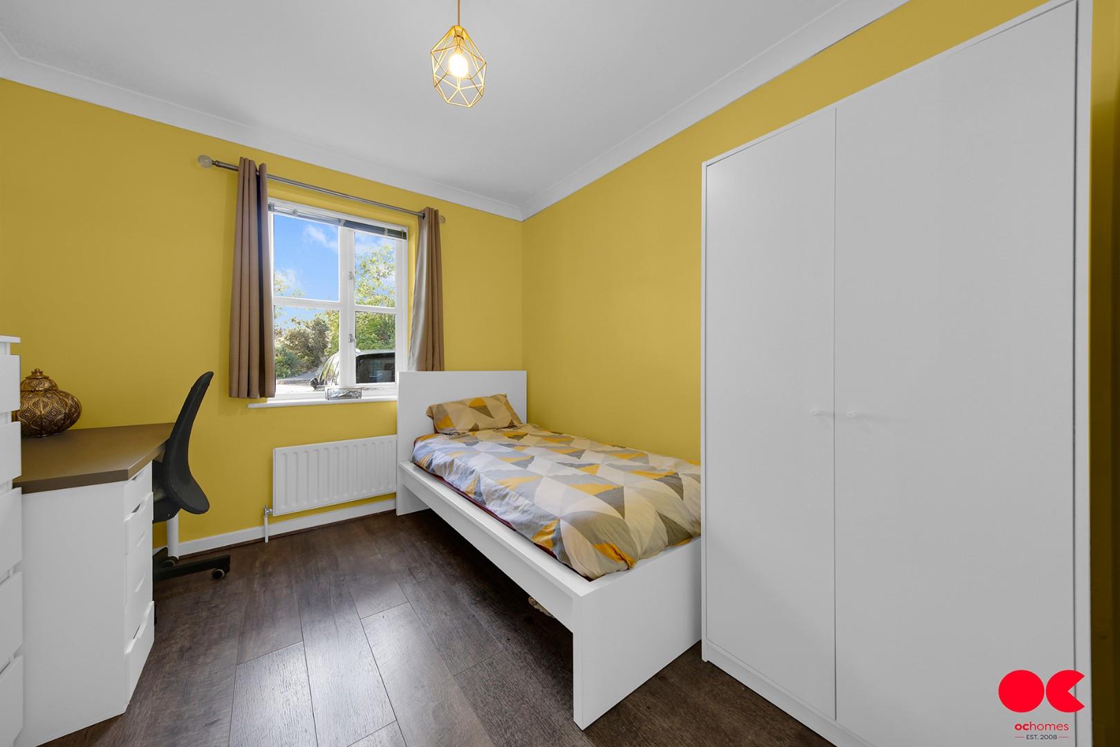 2 bed flat for sale in Monkwood Close, Romford  - Property Image 5