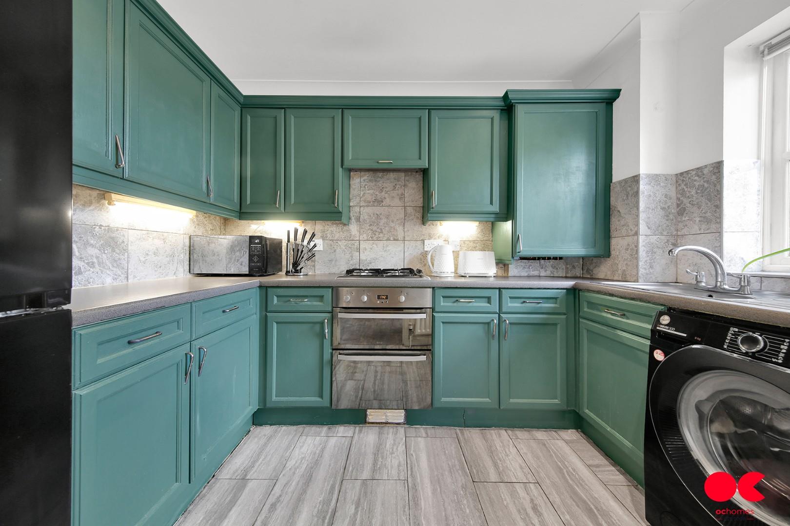 2 bed flat for sale in Monkwood Close, Romford  - Property Image 18