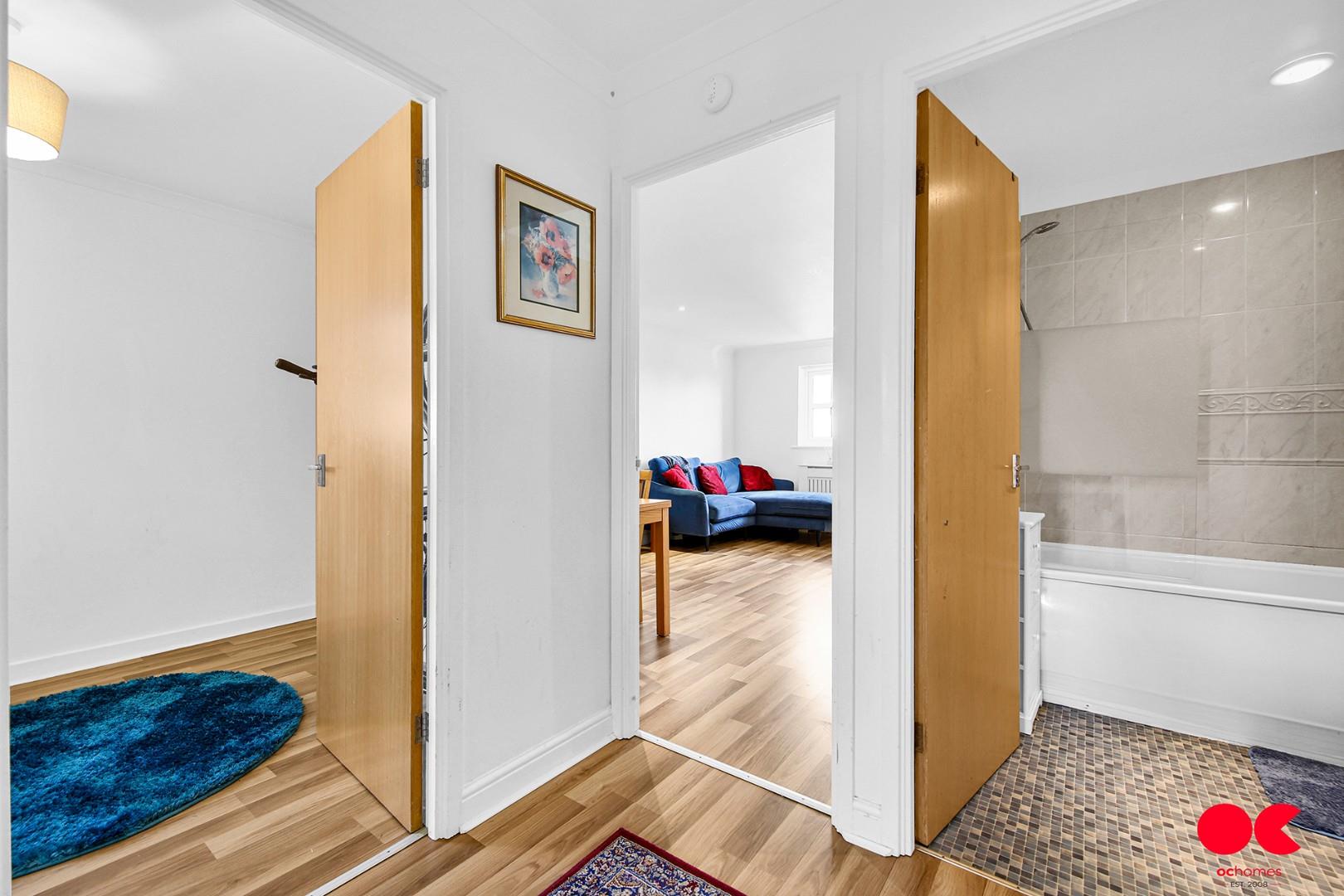 2 bed flat for sale in Monkwood Close, Romford  - Property Image 19