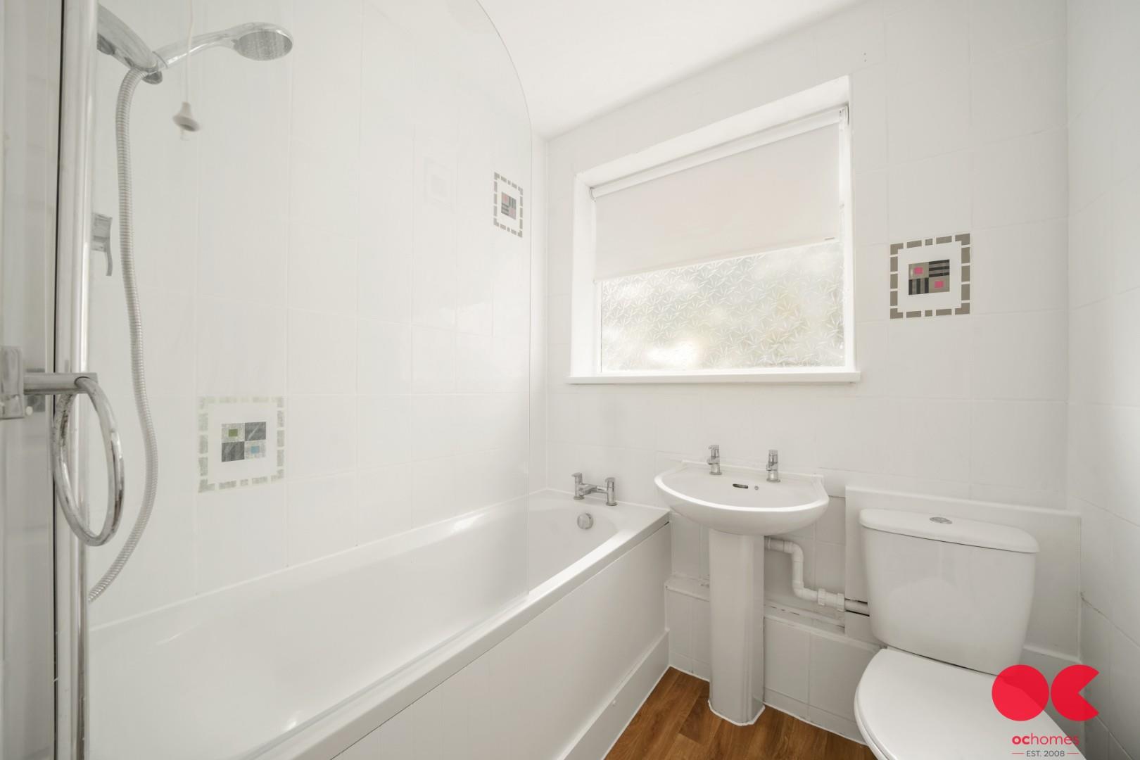 2 bed flat to rent in Ferguson Court, Gidea Park  - Property Image 3