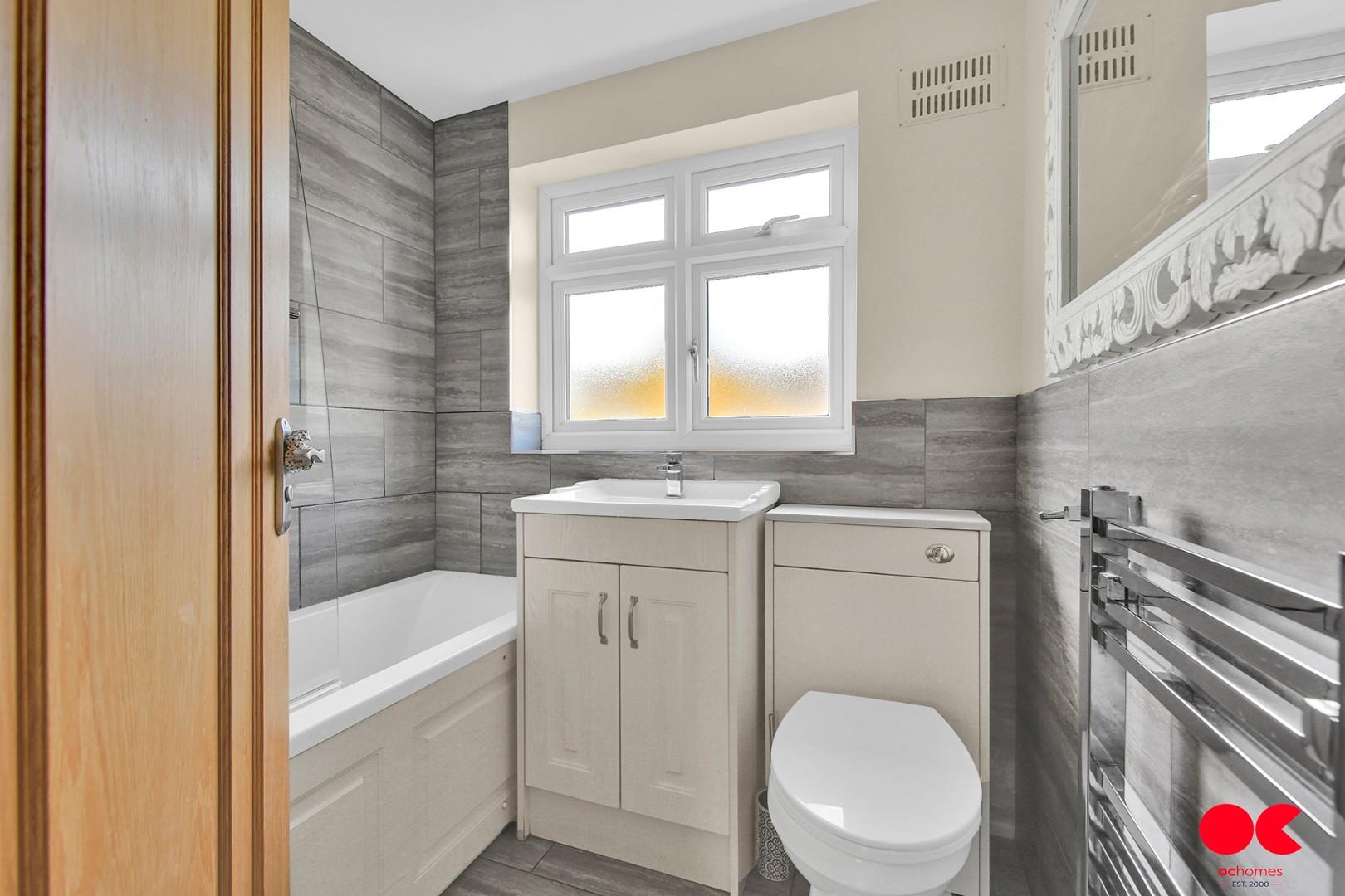 4 bed terraced house for sale in South Hall Drive, Rainham  - Property Image 29