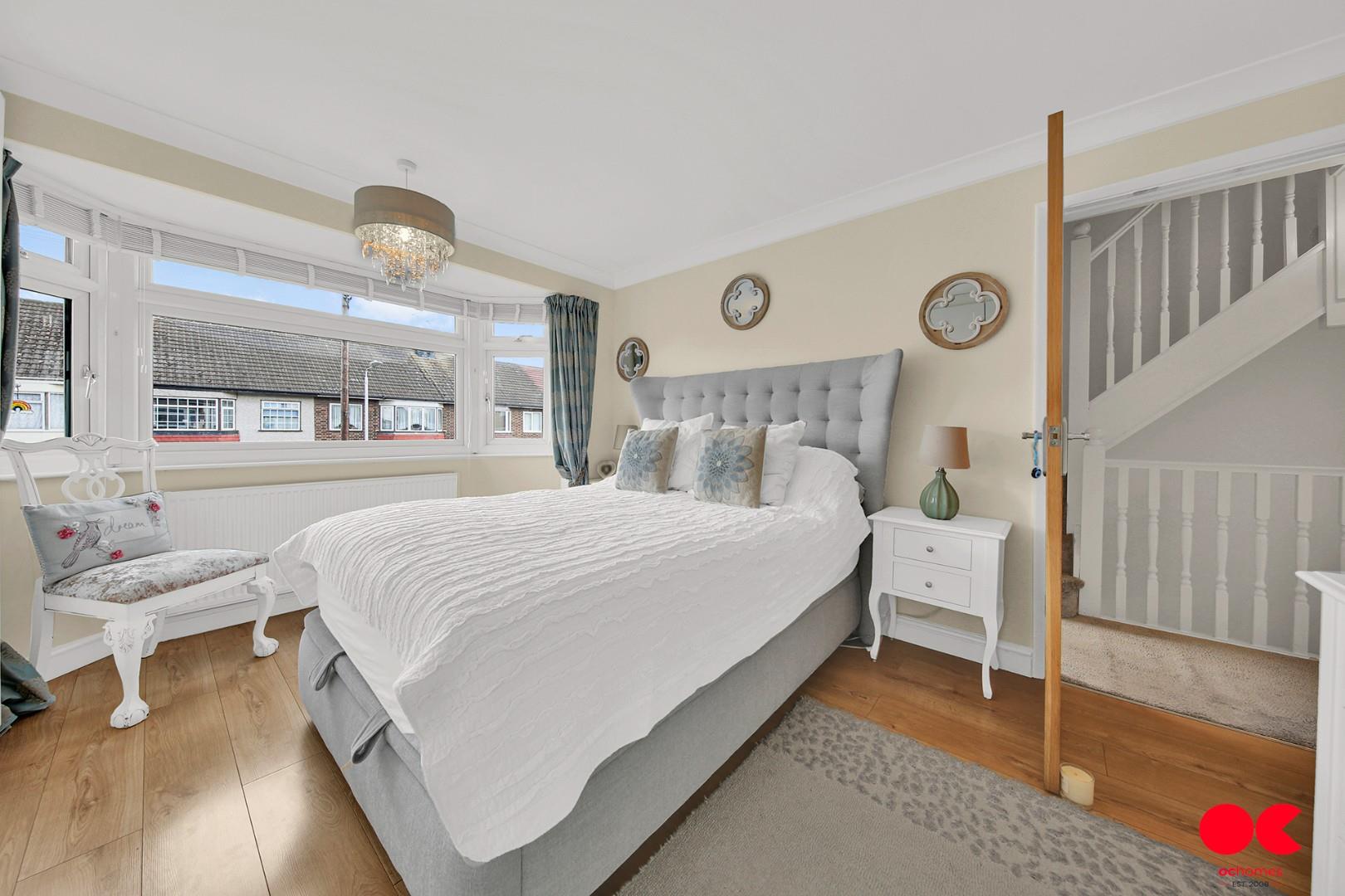 4 bed terraced house for sale in South Hall Drive, Rainham  - Property Image 5