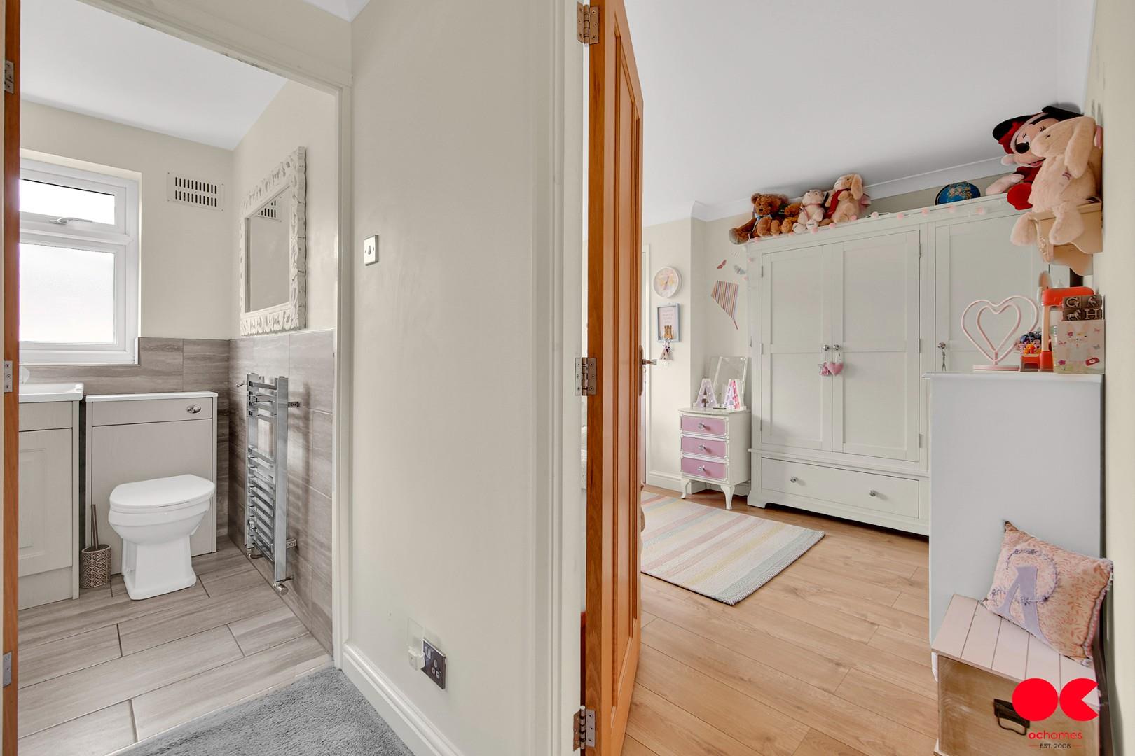 4 bed terraced house for sale in South Hall Drive, Rainham  - Property Image 30