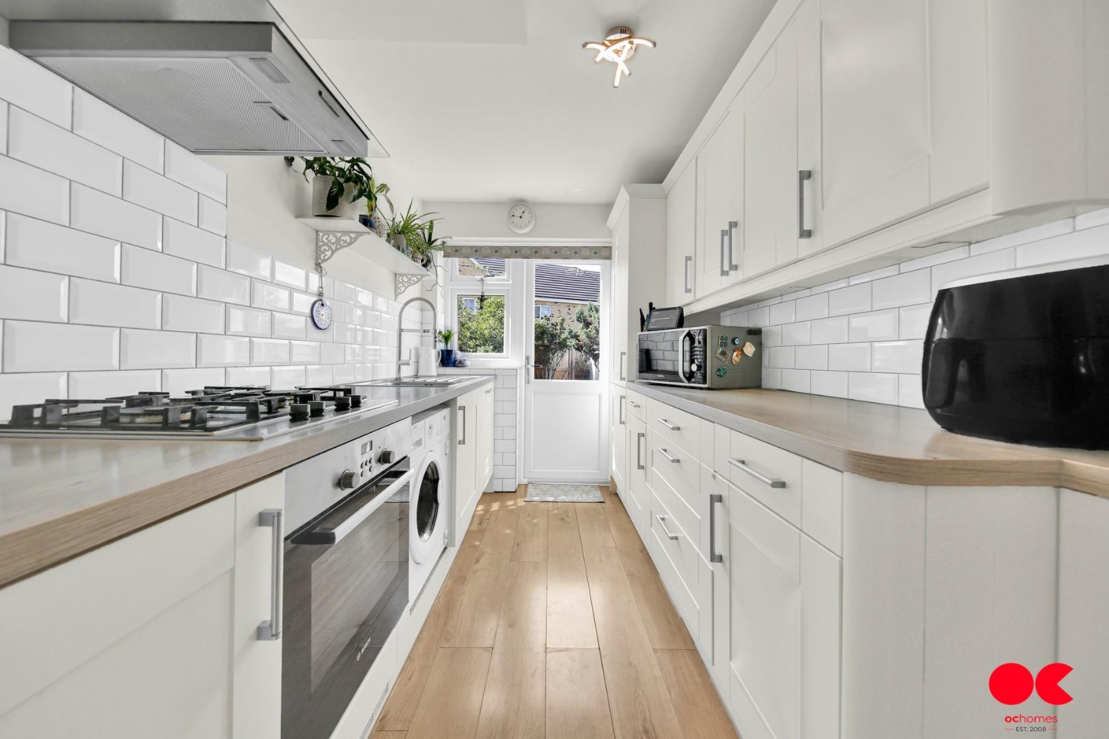 4 bed terraced house for sale in South Hall Drive, Rainham  - Property Image 4