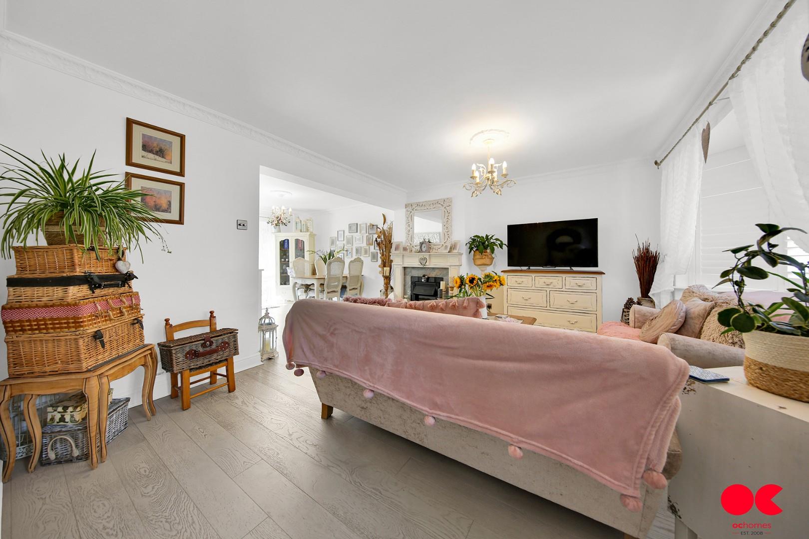 3 bed end of terrace house for sale in South Hall Drive, Rainham  - Property Image 14