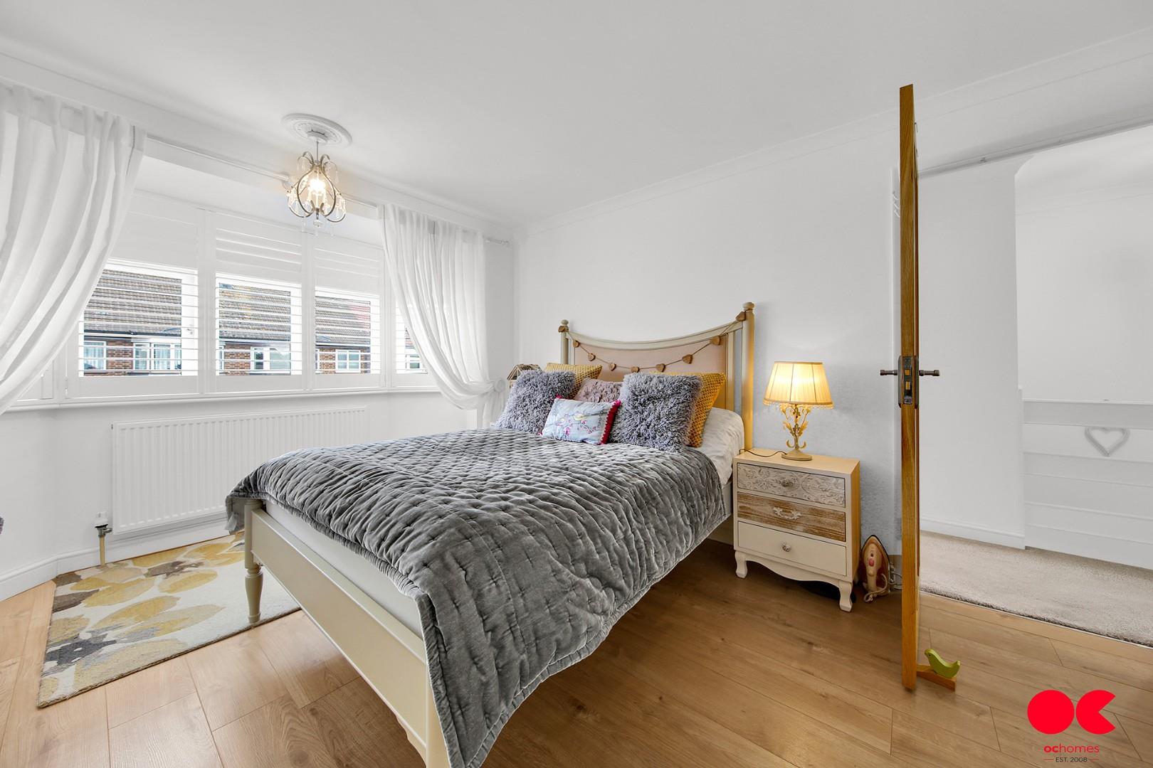 3 bed end of terrace house for sale in South Hall Drive, Rainham  - Property Image 5