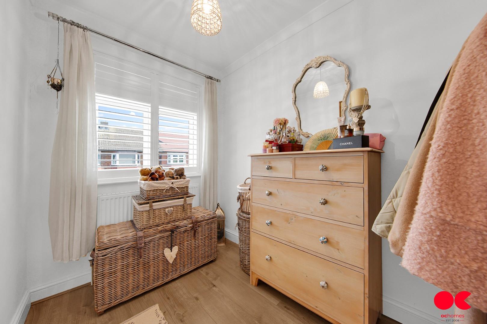 3 bed end of terrace house for sale in South Hall Drive, Rainham  - Property Image 8