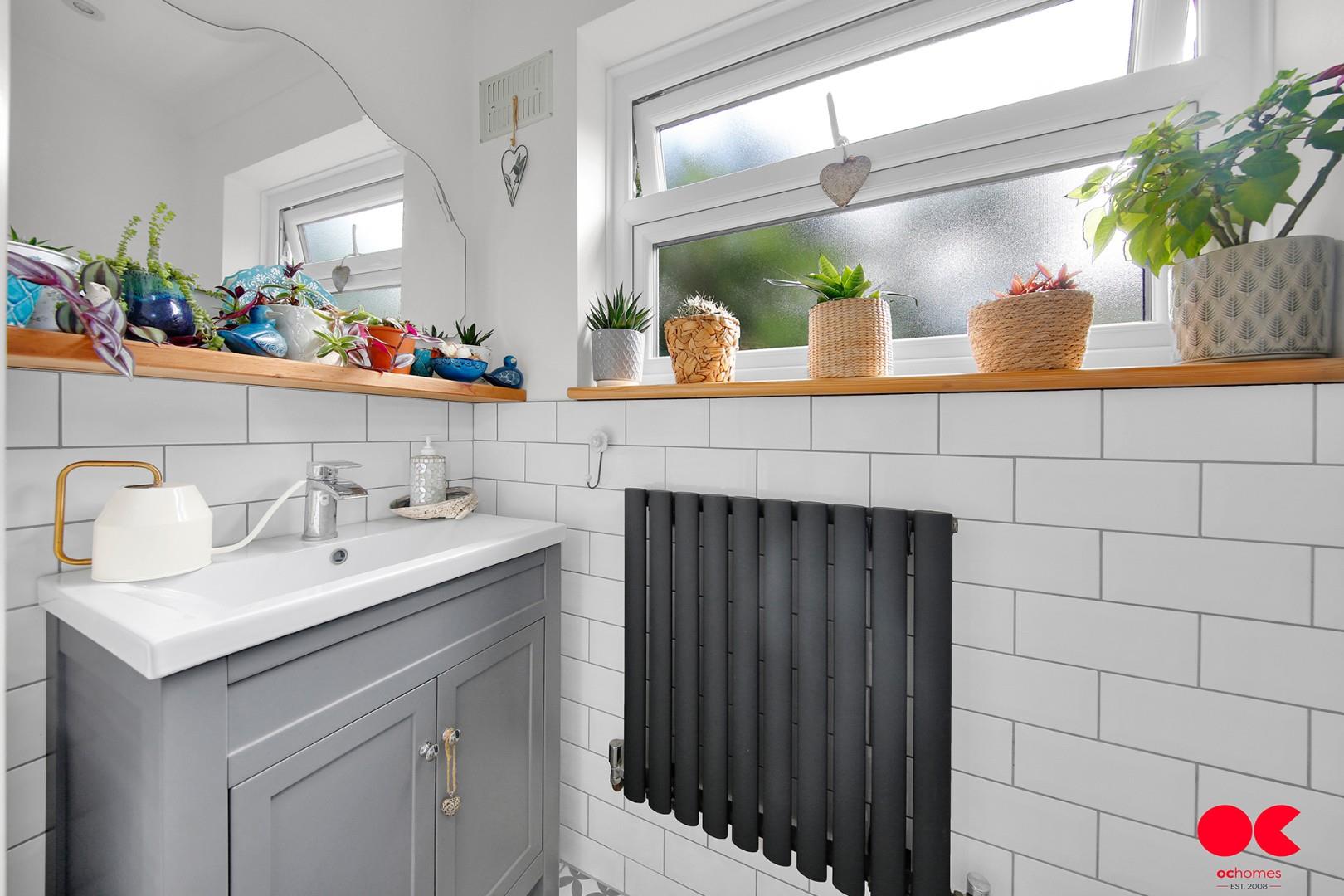 3 bed end of terrace house for sale in South Hall Drive, Rainham  - Property Image 9