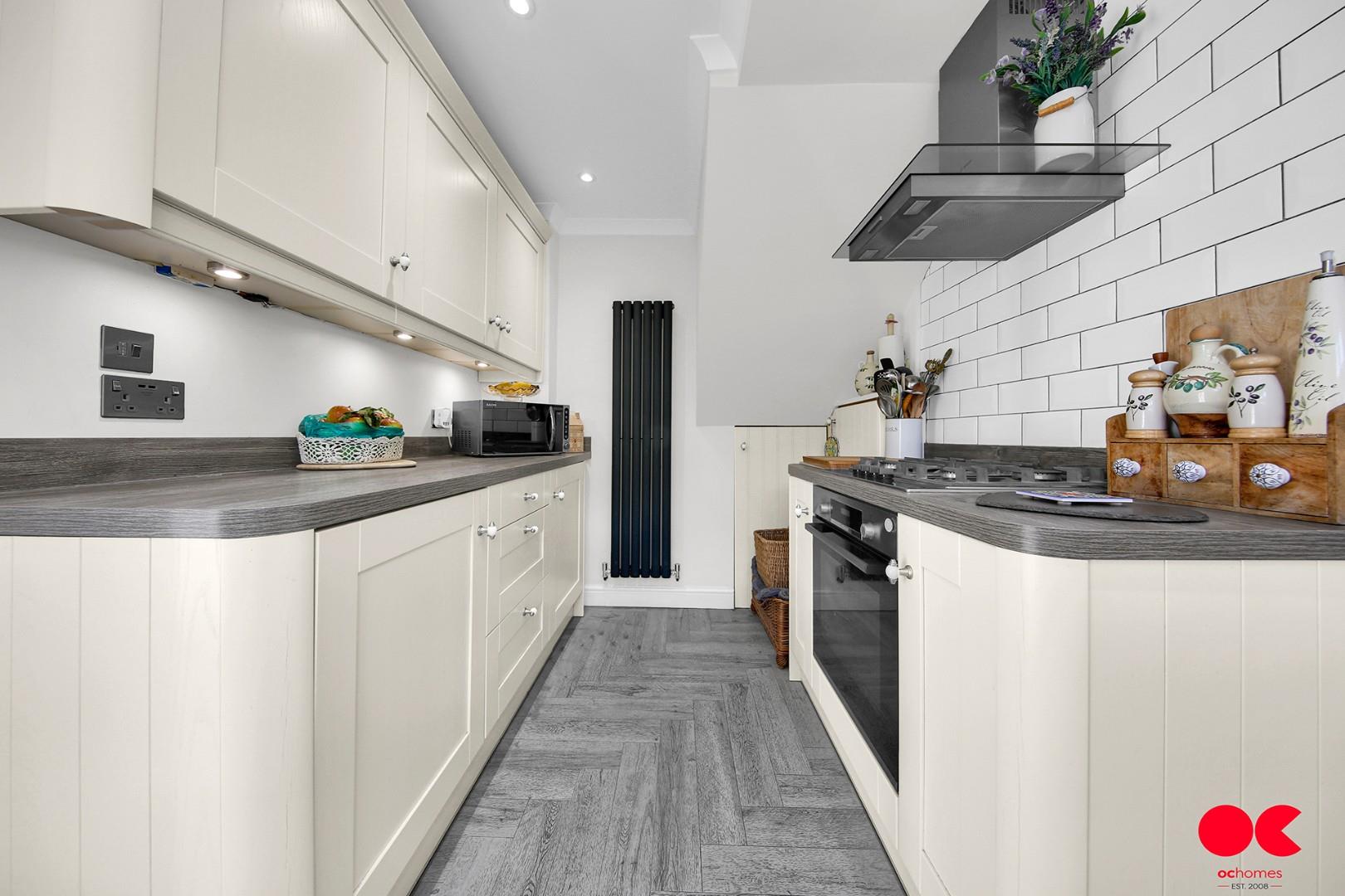 3 bed end of terrace house for sale in South Hall Drive, Rainham  - Property Image 4