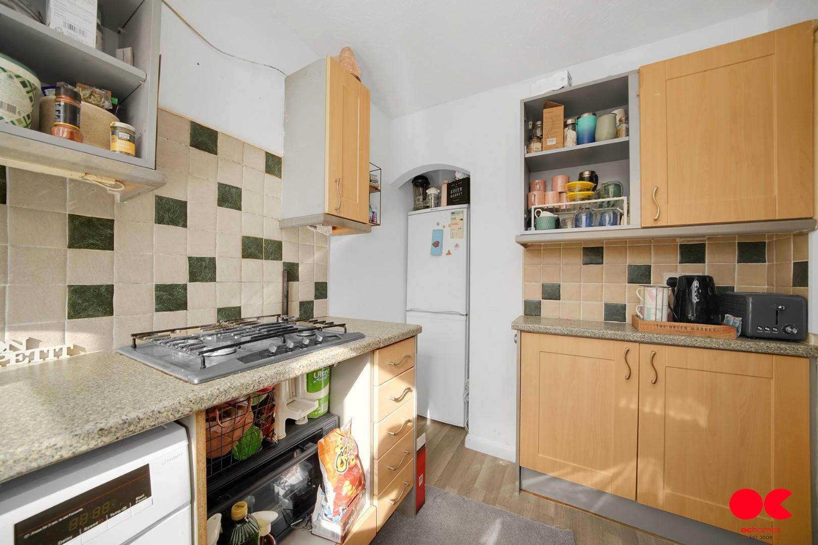 2 bed maisonette for sale in Station Road, Gidea Park  - Property Image 14