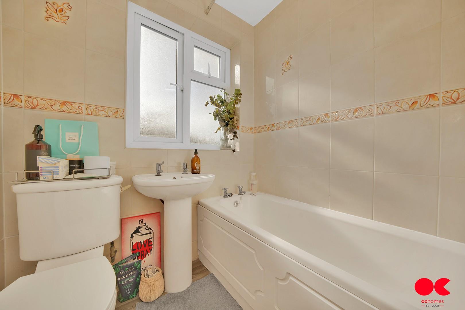 2 bed maisonette for sale in Station Road, Gidea Park  - Property Image 6