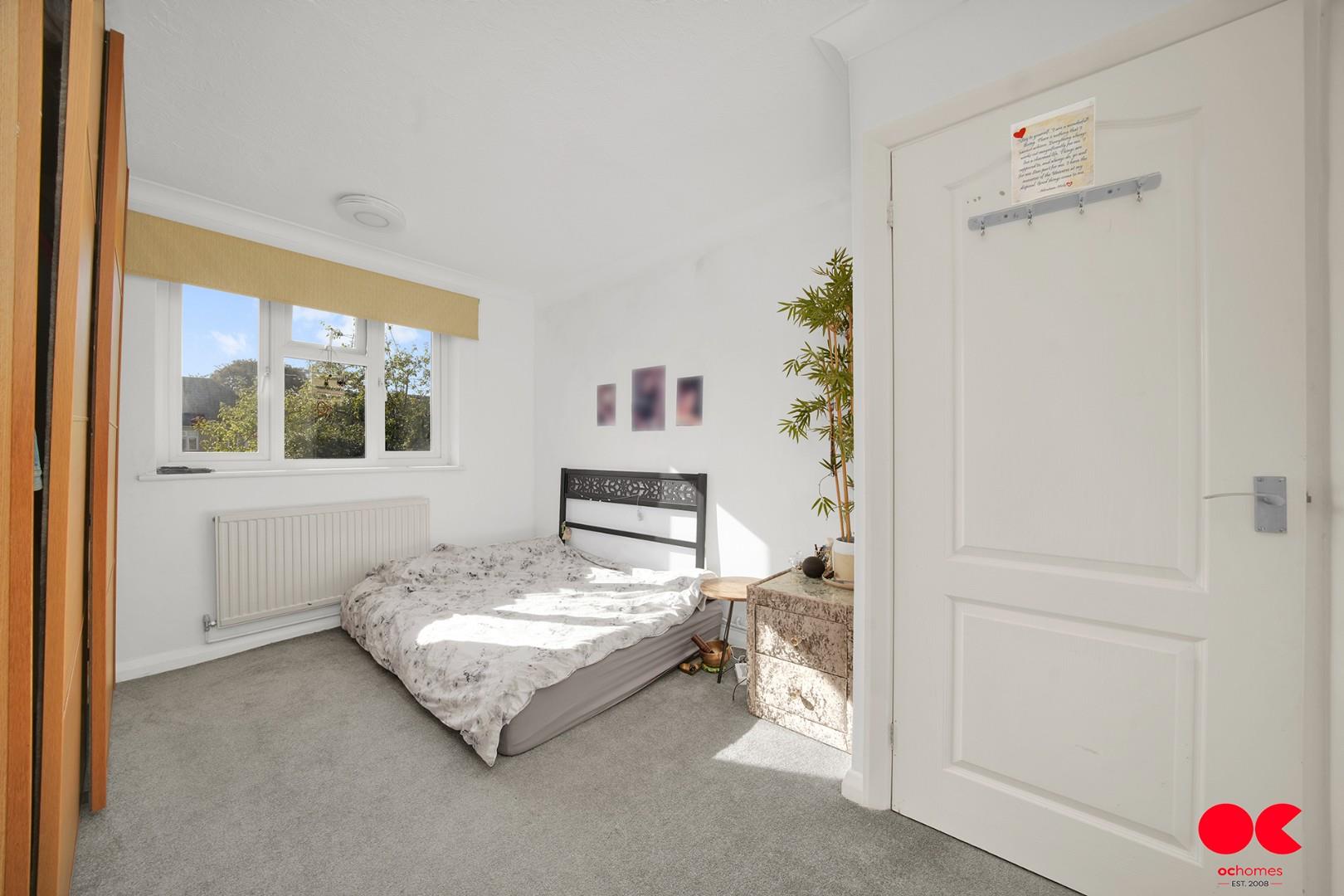 2 bed maisonette for sale in Station Road, Gidea Park  - Property Image 3