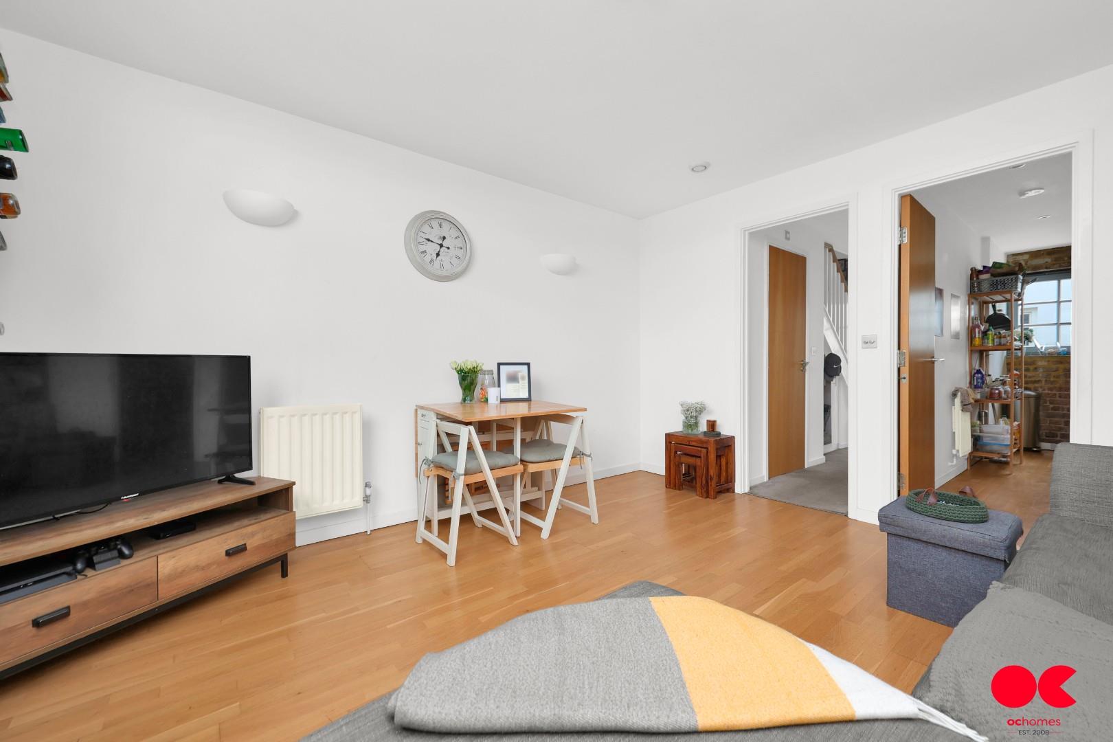 2 bed flat for sale in Kidman Close, Gidea Park  - Property Image 10