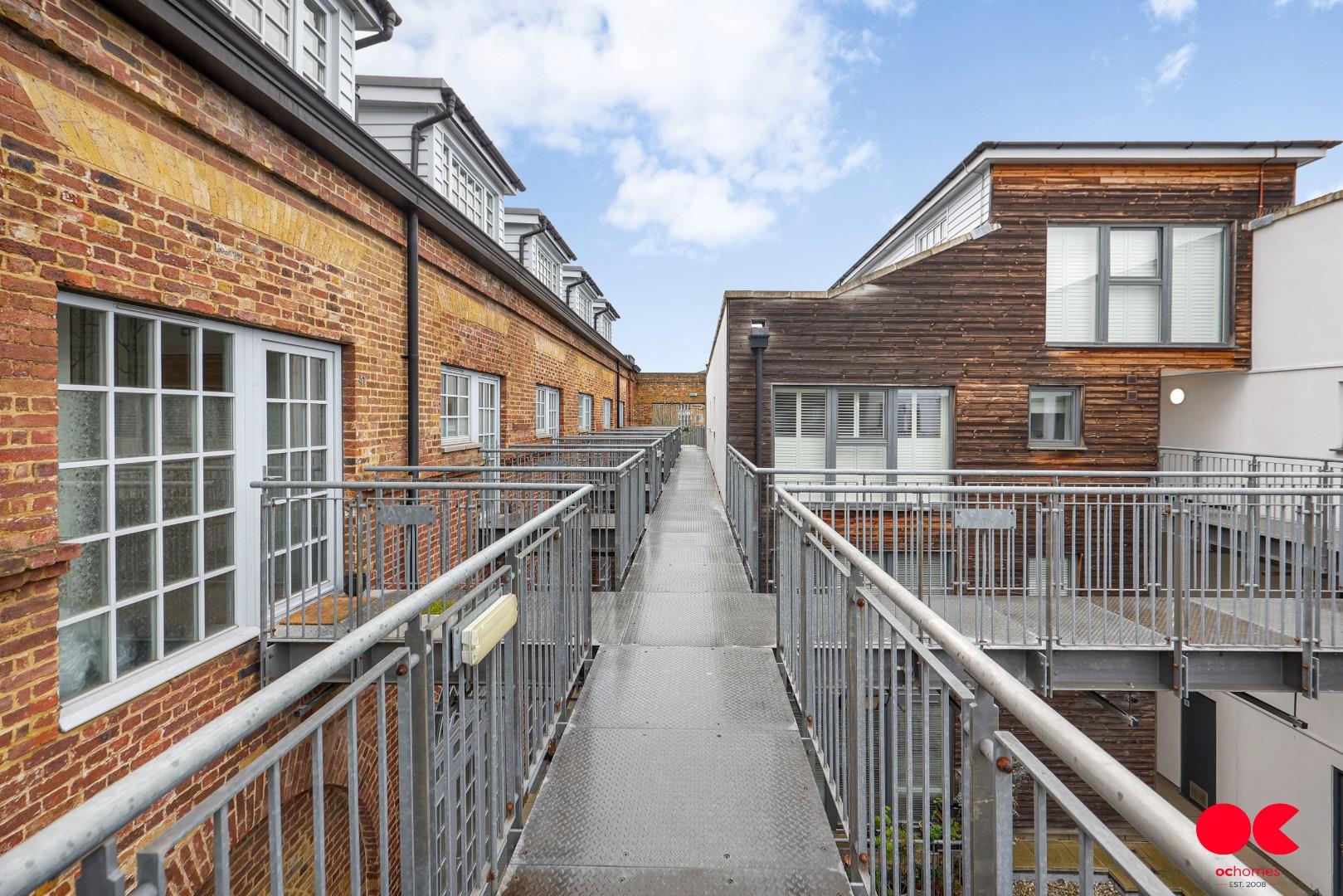 2 bed flat for sale in Kidman Close, Gidea Park  - Property Image 21