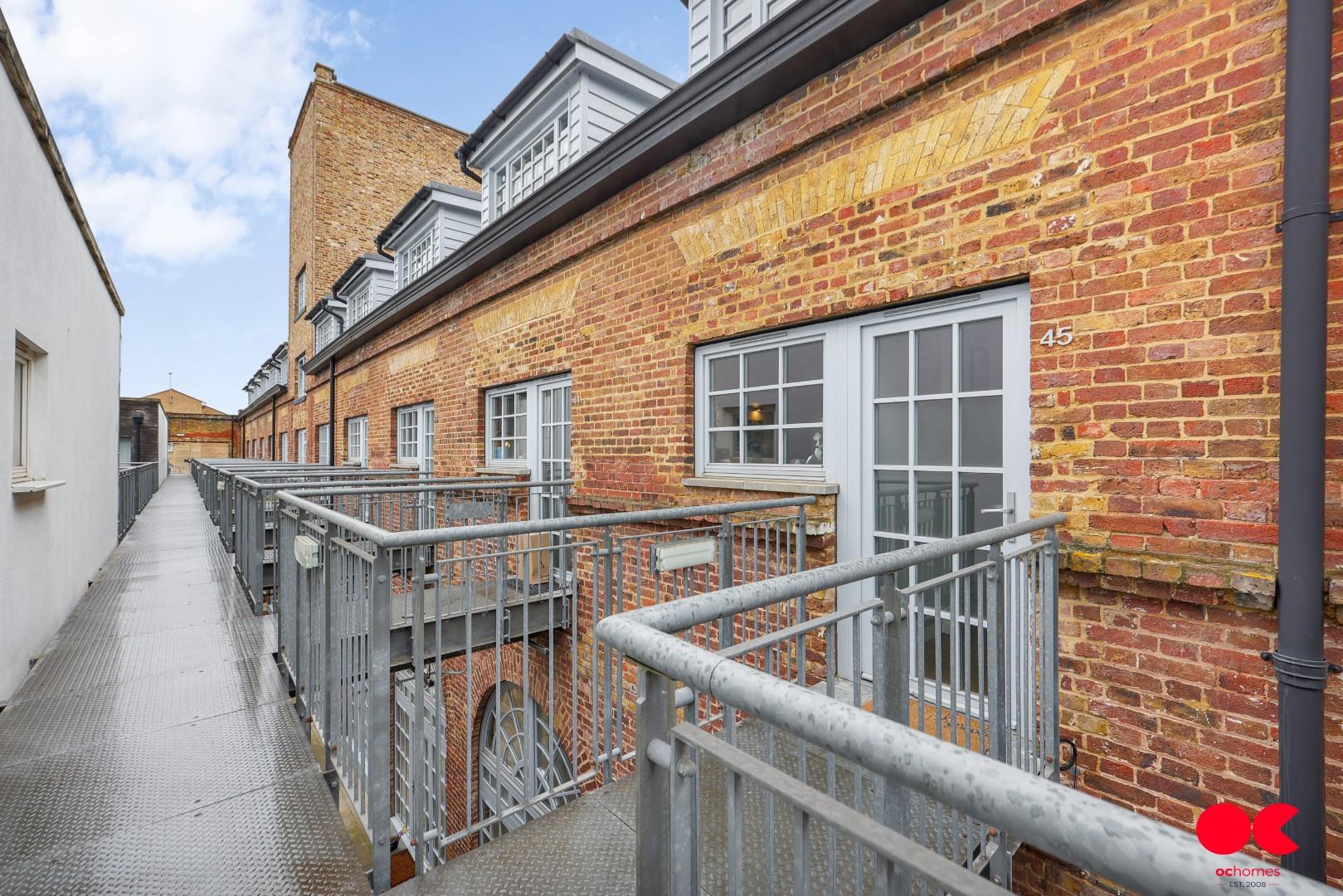 2 bed flat for sale in Kidman Close, Gidea Park  - Property Image 18