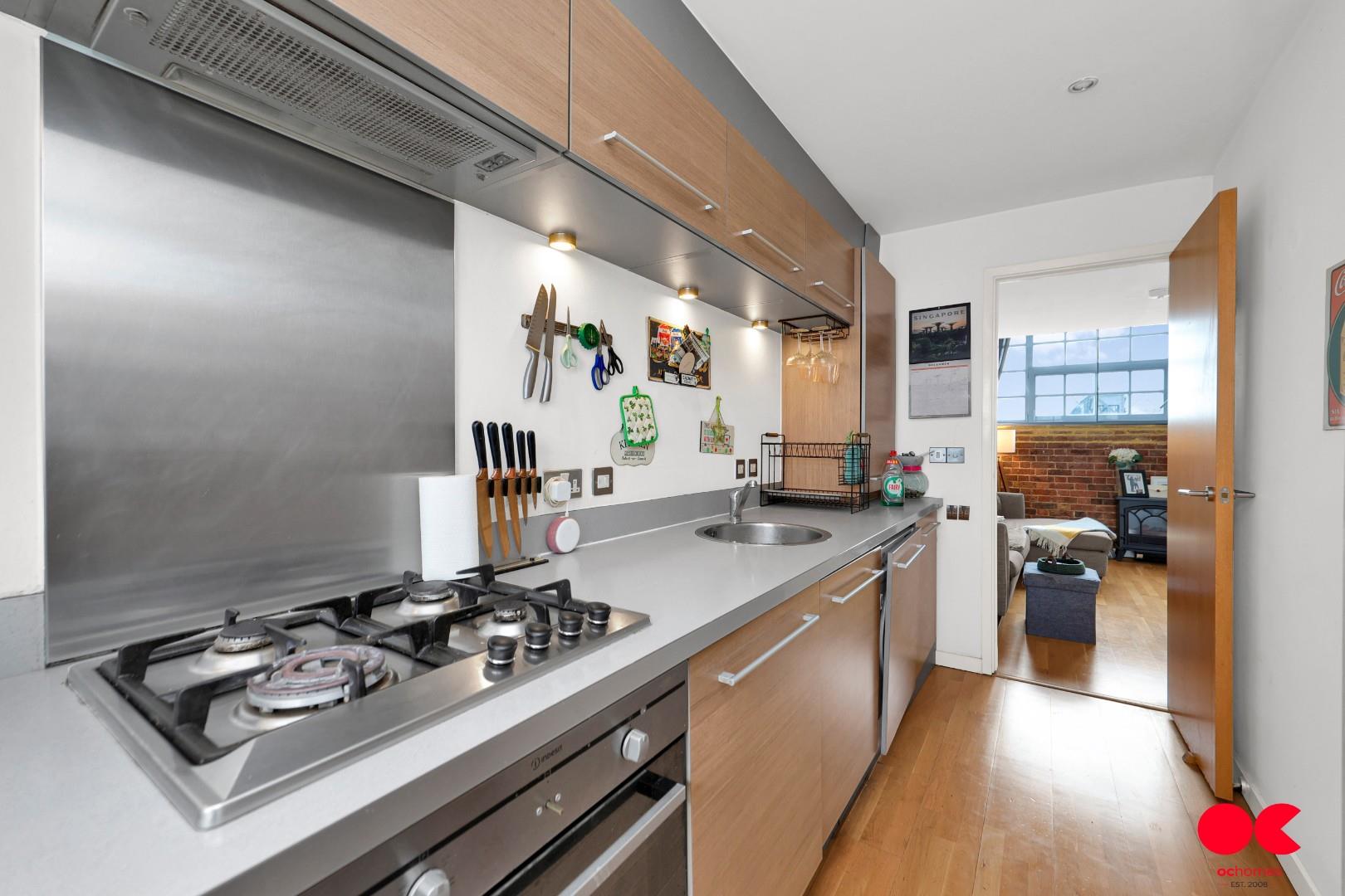 2 bed flat for sale in Kidman Close, Gidea Park  - Property Image 12