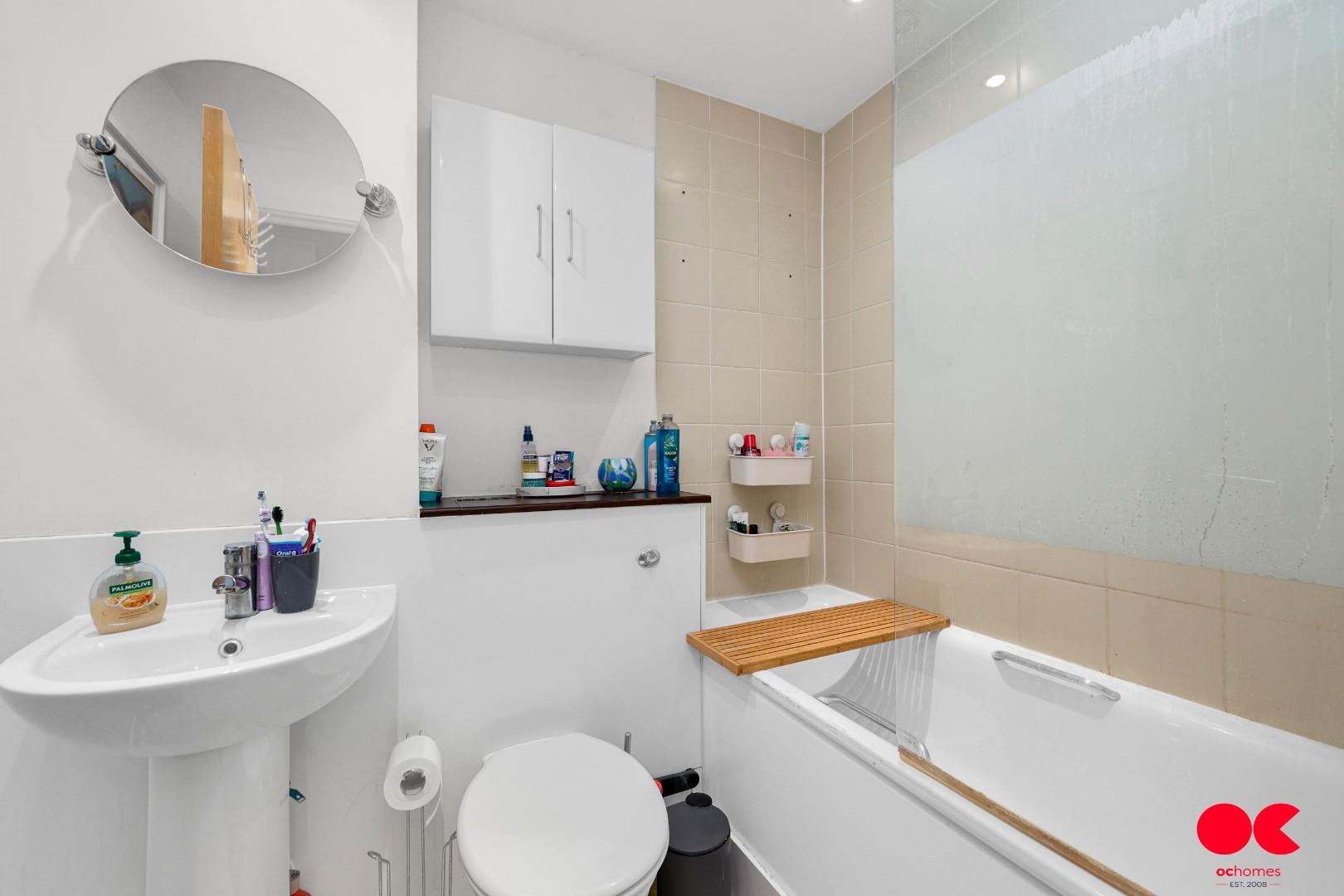 2 bed flat for sale in Kidman Close, Gidea Park  - Property Image 6