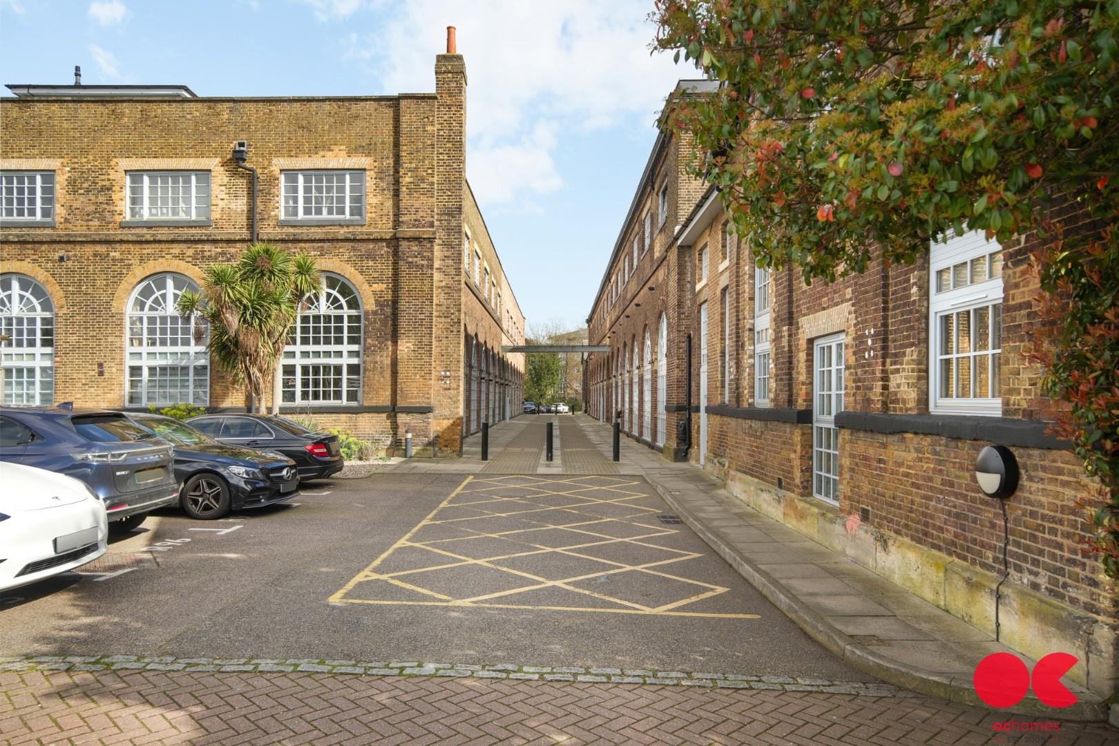 2 bed flat for sale in Kidman Close, Gidea Park  - Property Image 25