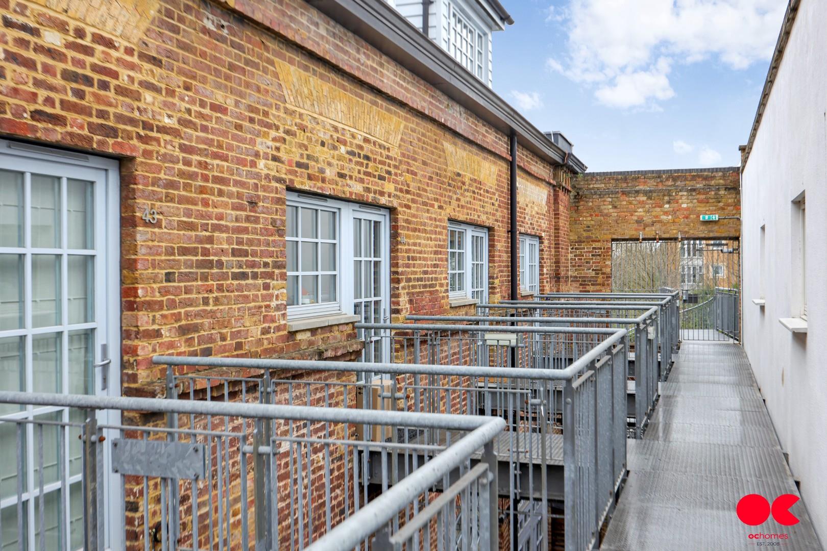 2 bed flat for sale in Kidman Close, Gidea Park  - Property Image 19