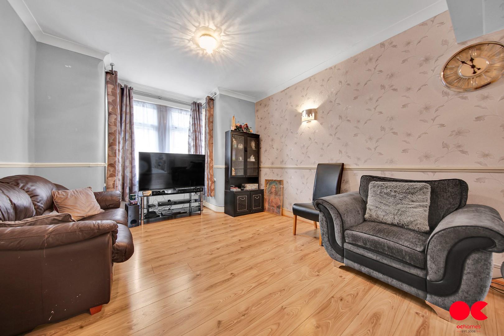 3 bed terraced house for sale in Streatfeild Avenue, East Ham  - Property Image 3