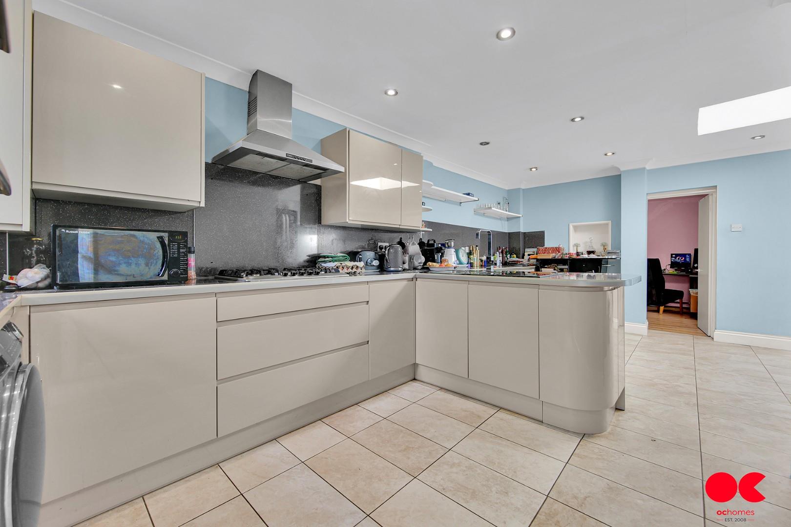 3 bed terraced house for sale in Streatfeild Avenue, East Ham  - Property Image 18