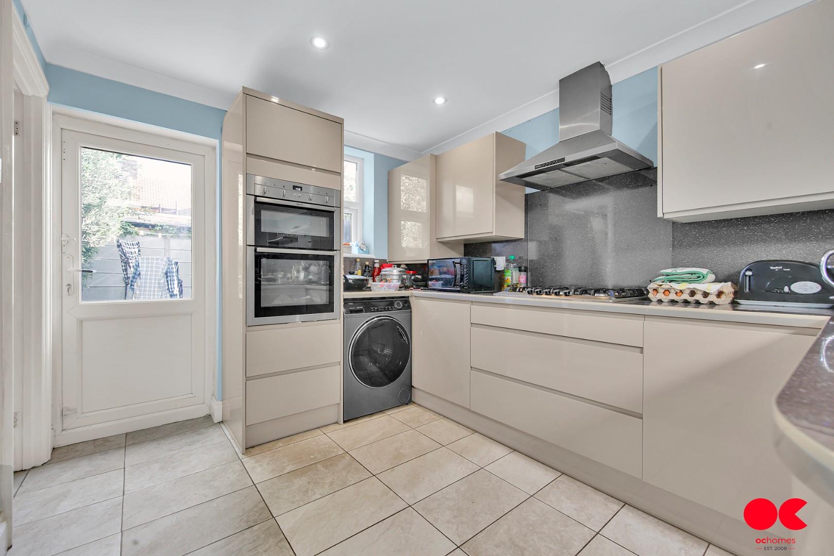 3 bed terraced house for sale in Streatfeild Avenue, East Ham  - Property Image 16