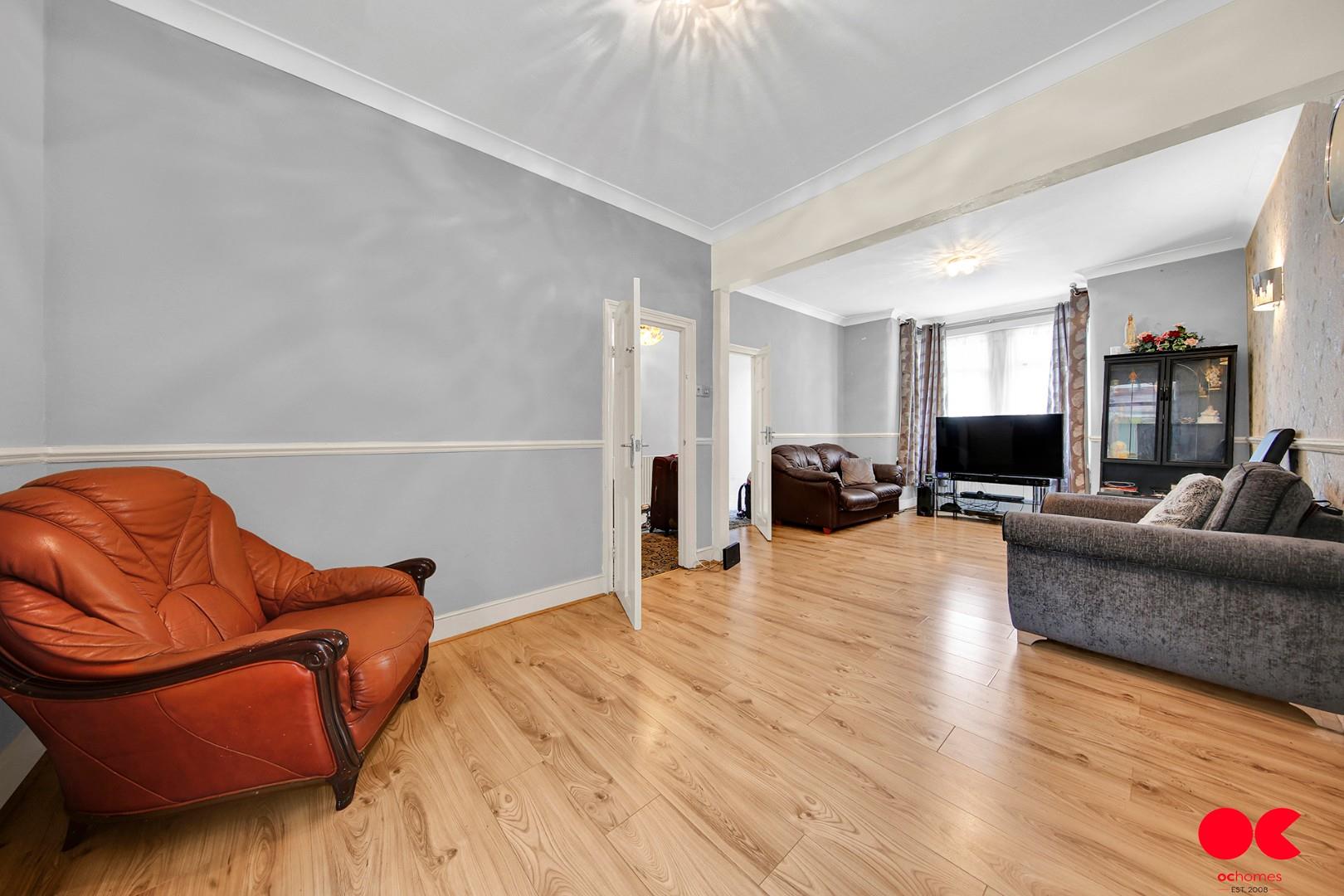 3 bed terraced house for sale in Streatfeild Avenue, East Ham  - Property Image 27