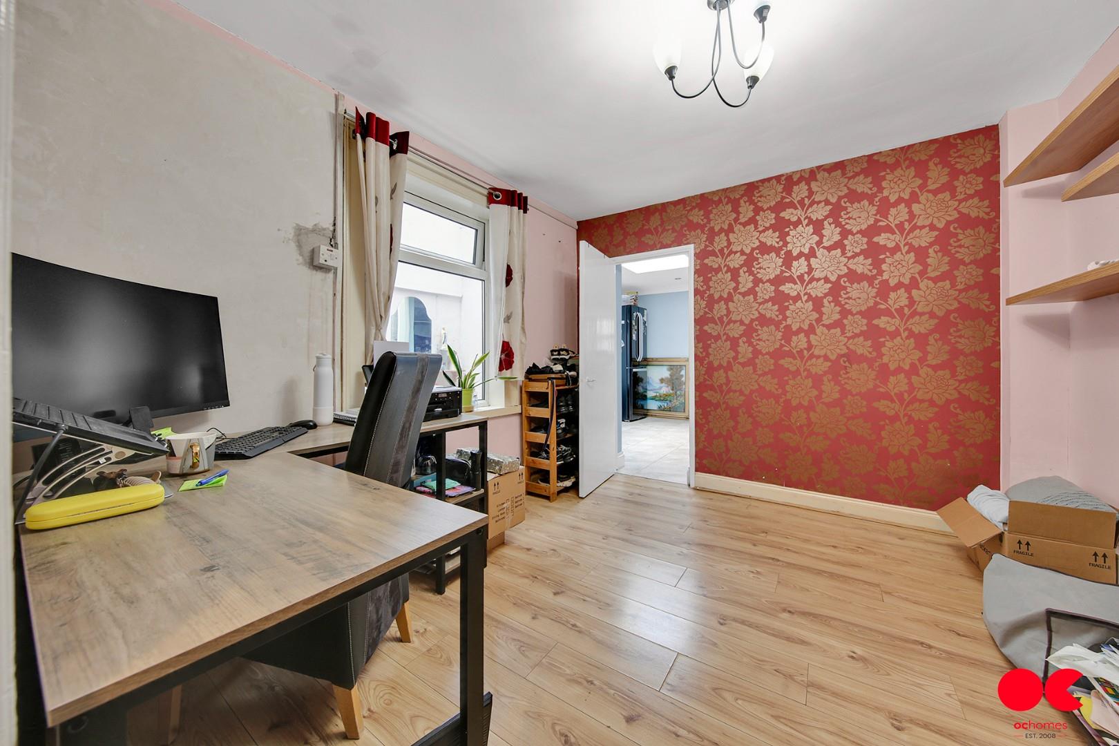 3 bed terraced house for sale in Streatfeild Avenue, East Ham  - Property Image 10