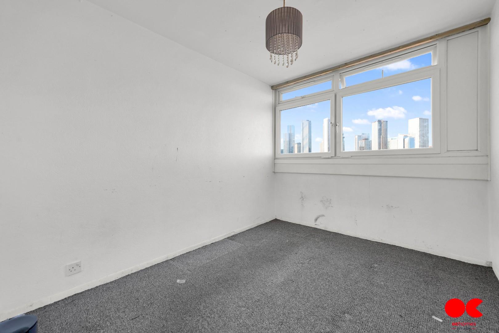 2 bed flat for sale in Stewart Street, Canary Wharf  - Property Image 3