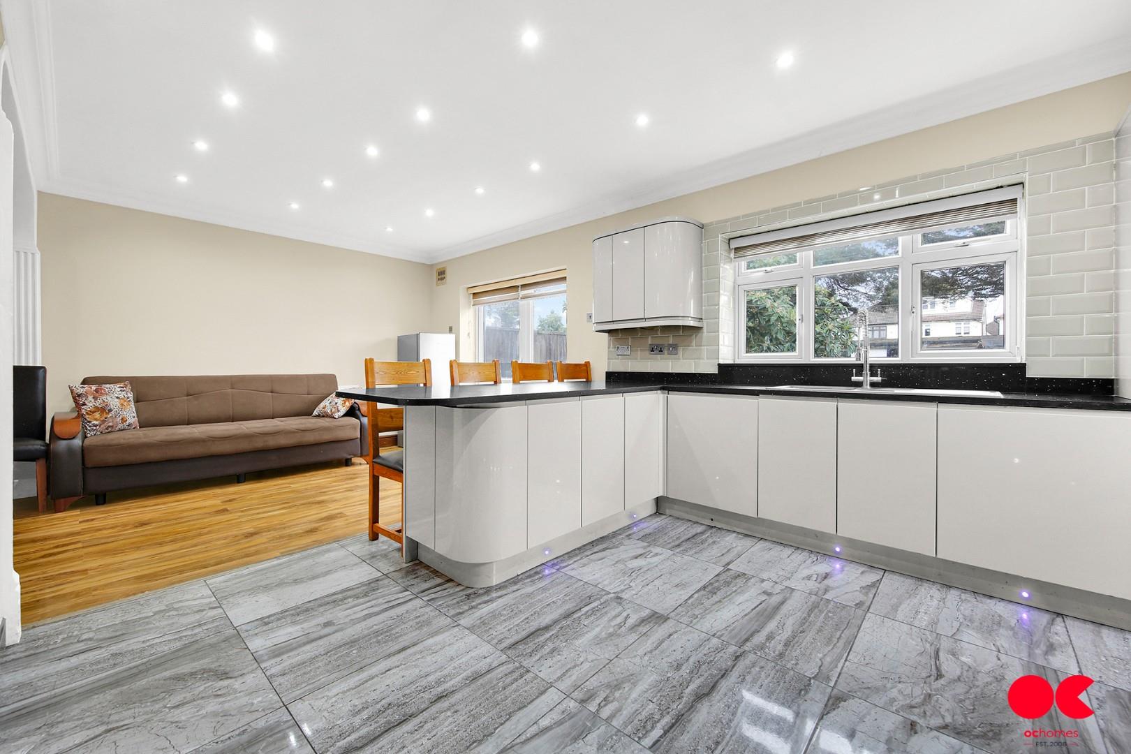 5 bed semi-detached bungalow for sale in Belmont Road, Hornchurch  - Property Image 19