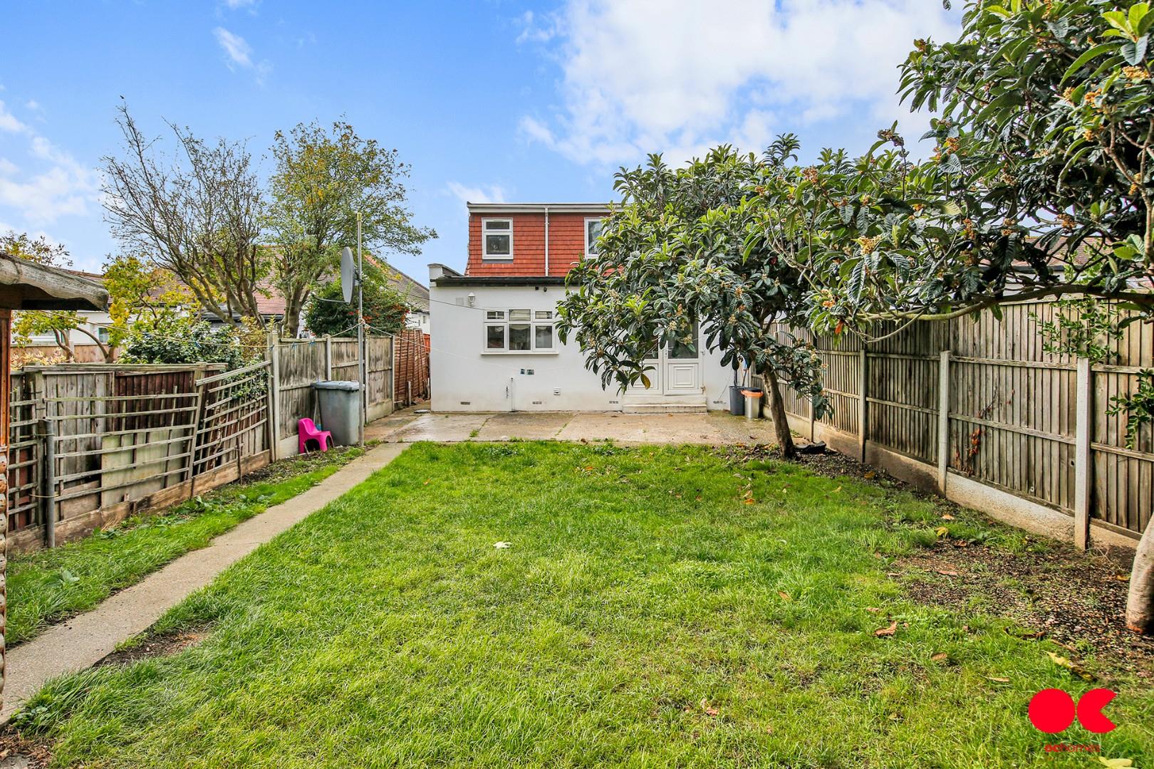 5 bed semi-detached bungalow for sale in Belmont Road, Hornchurch  - Property Image 32