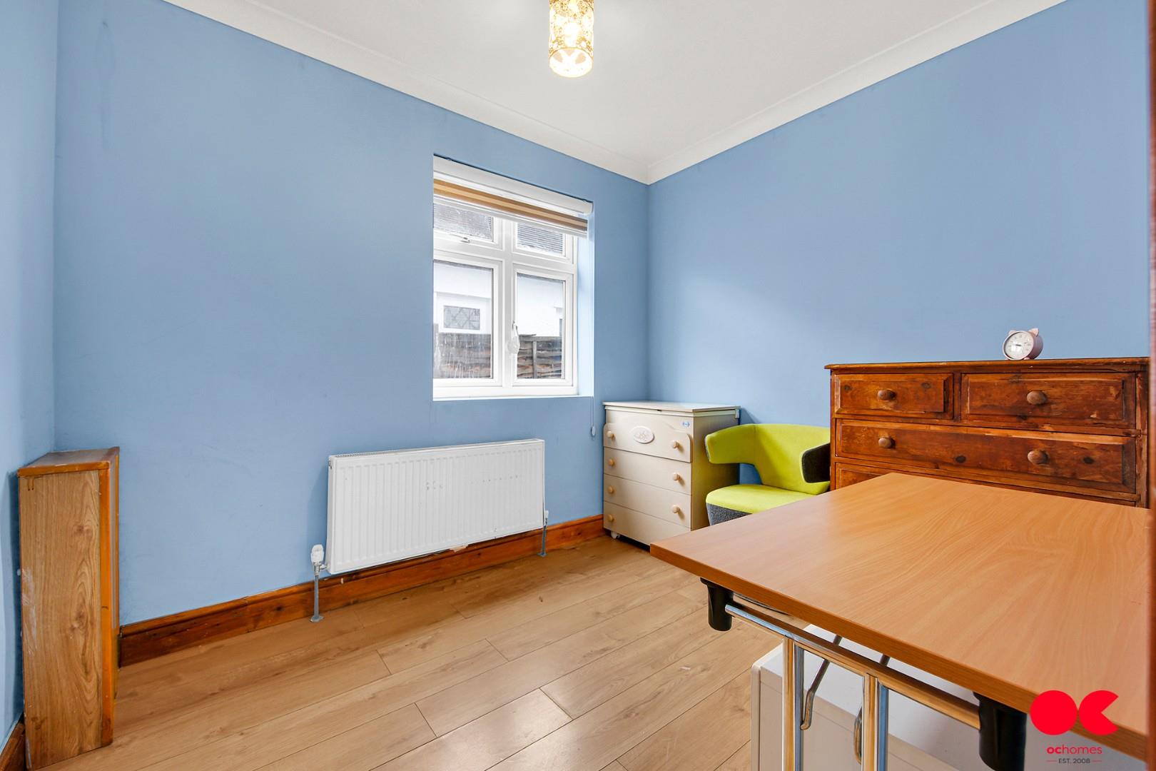 5 bed semi-detached bungalow for sale in Belmont Road, Hornchurch  - Property Image 12