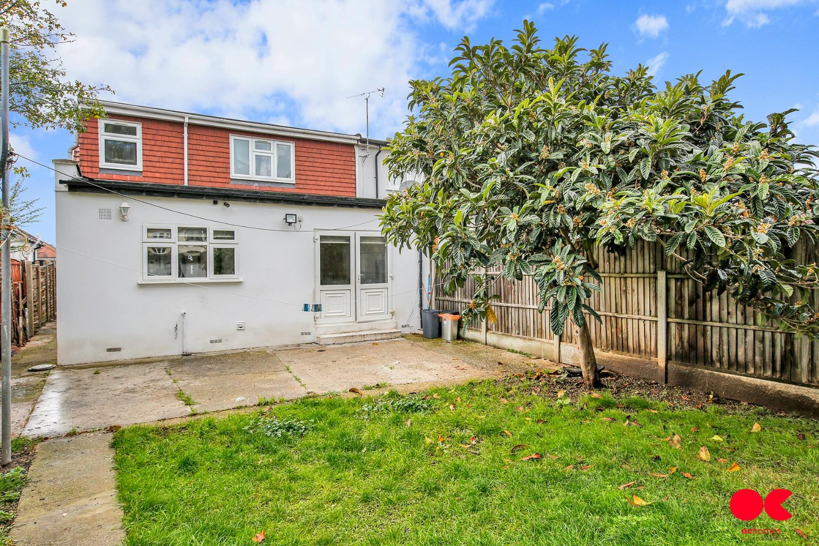 5 bed semi-detached bungalow for sale in Belmont Road, Hornchurch  - Property Image 31