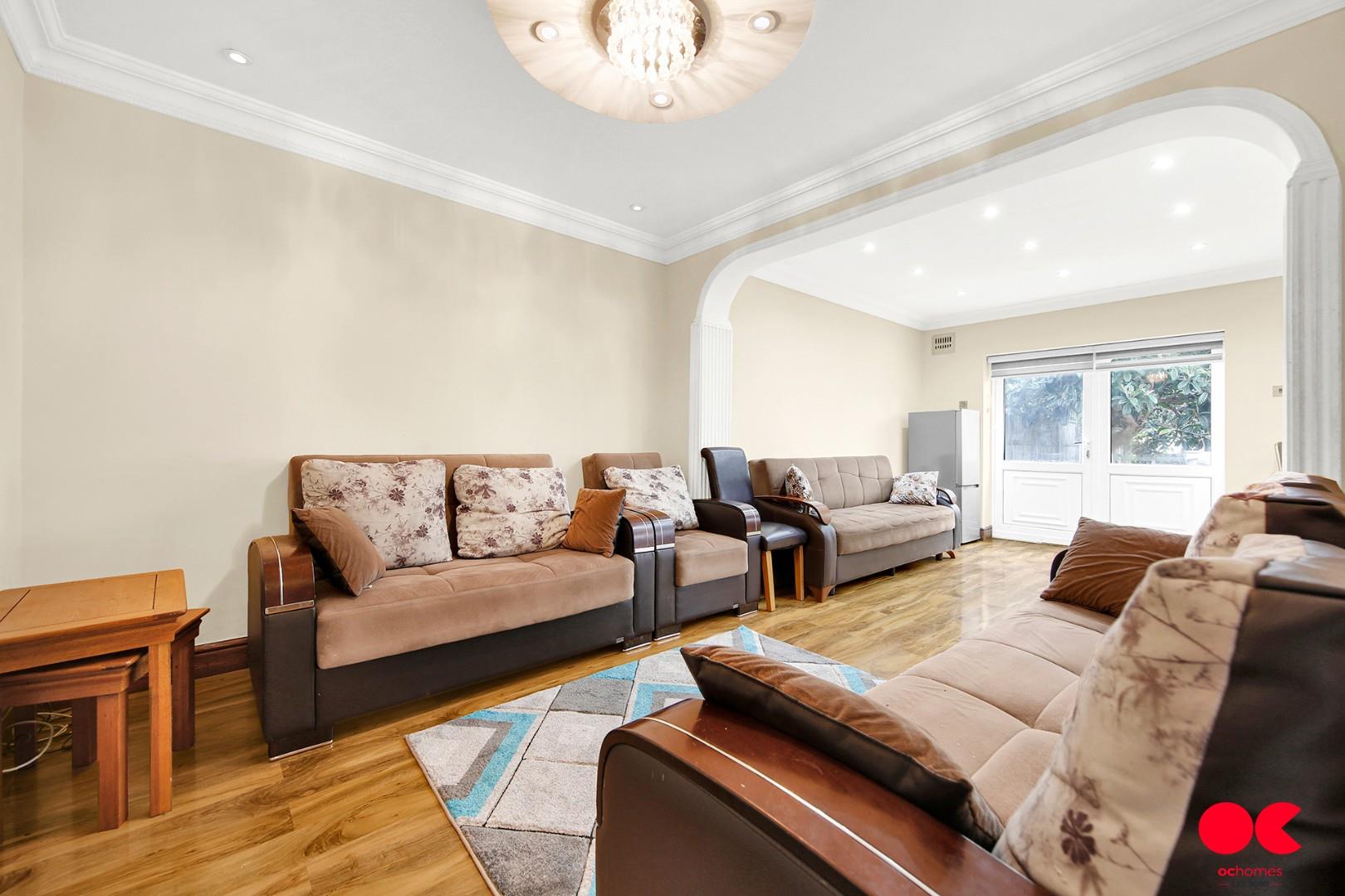 5 bed semi-detached bungalow for sale in Belmont Road, Hornchurch  - Property Image 3