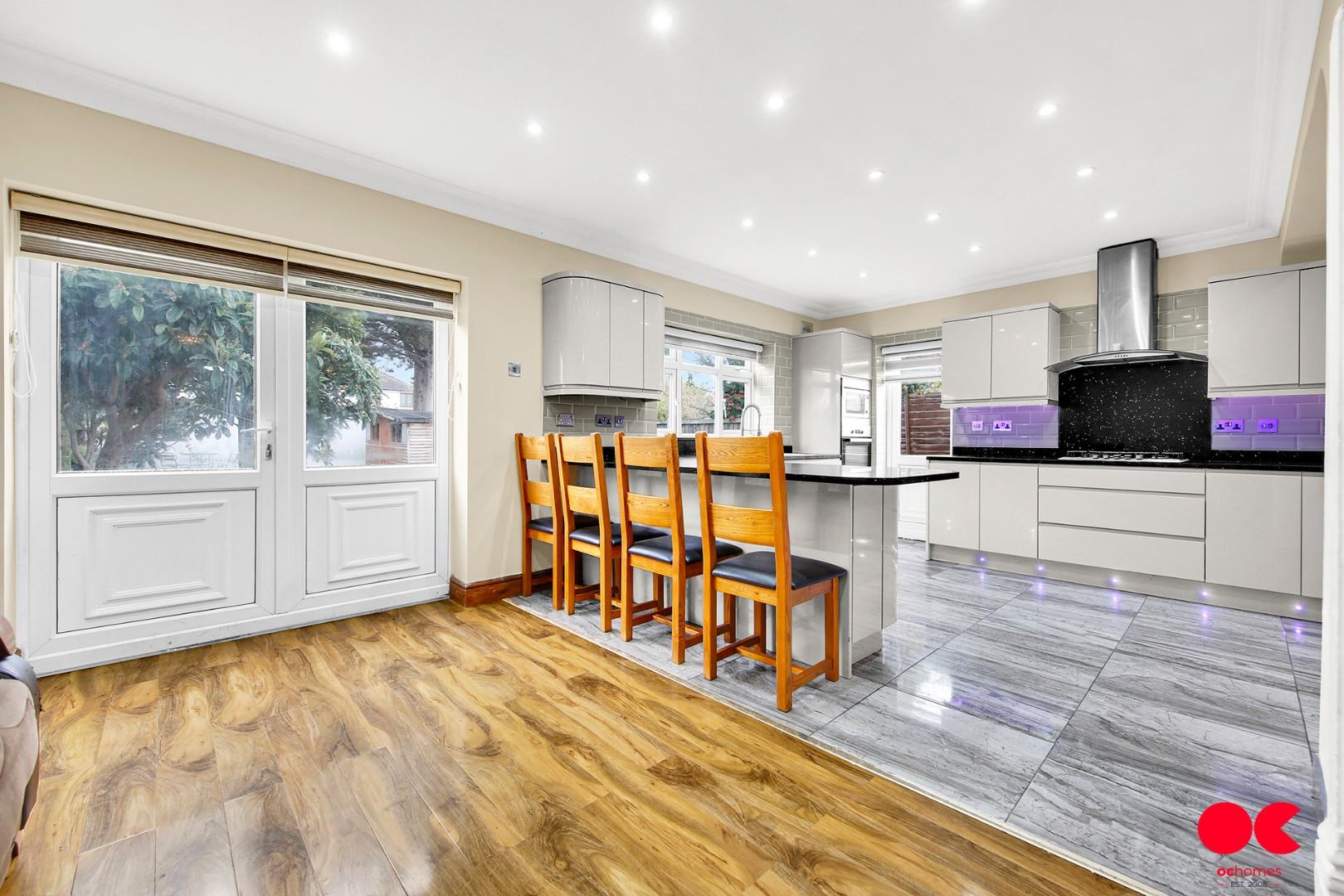 5 bed semi-detached bungalow for sale in Belmont Road, Hornchurch  - Property Image 22