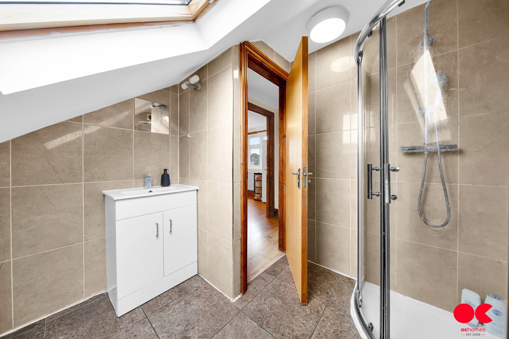 5 bed semi-detached bungalow for sale in Belmont Road, Hornchurch  - Property Image 14