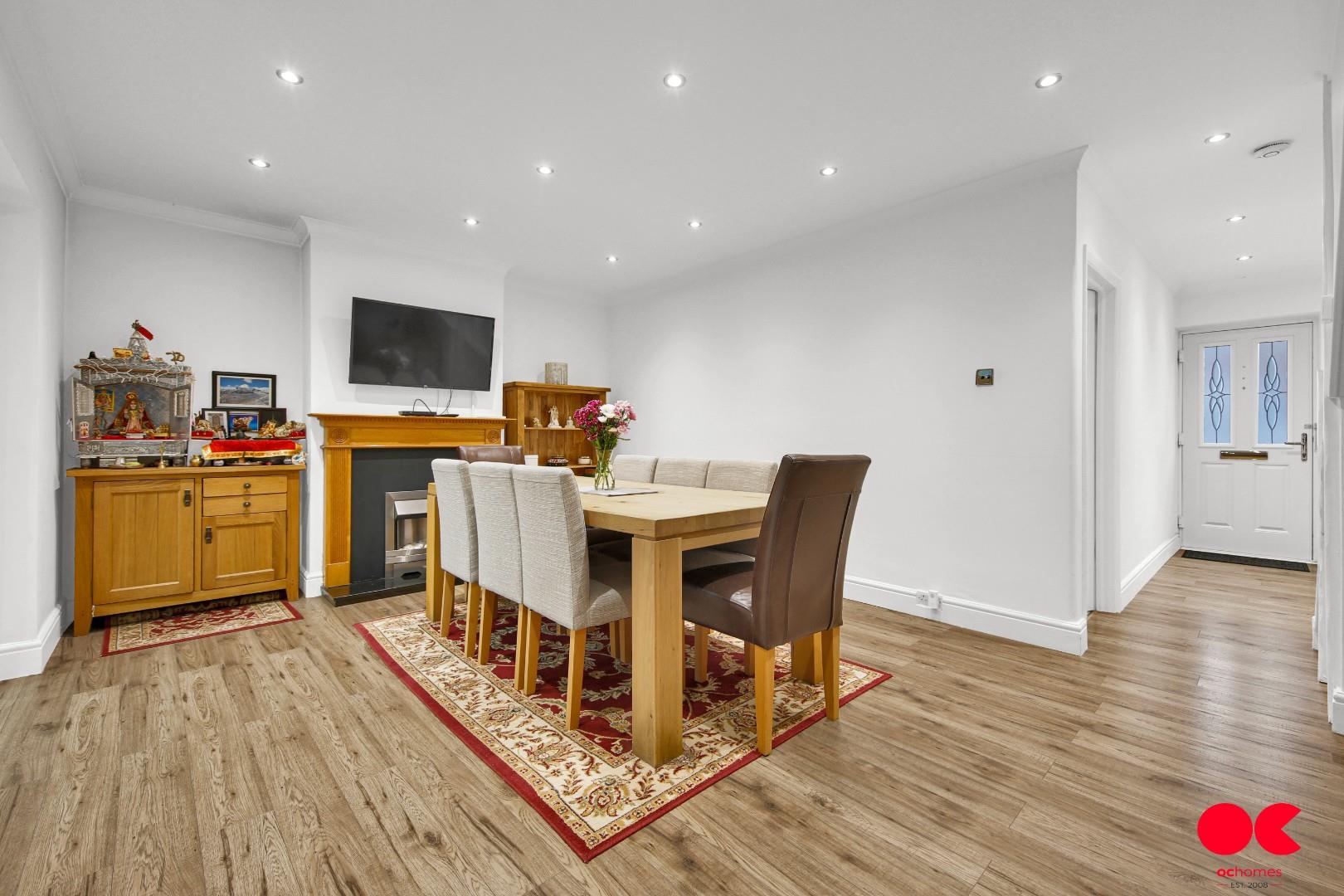 3 bed semi-detached house for sale in Clitheroe Road, Romford  - Property Image 16