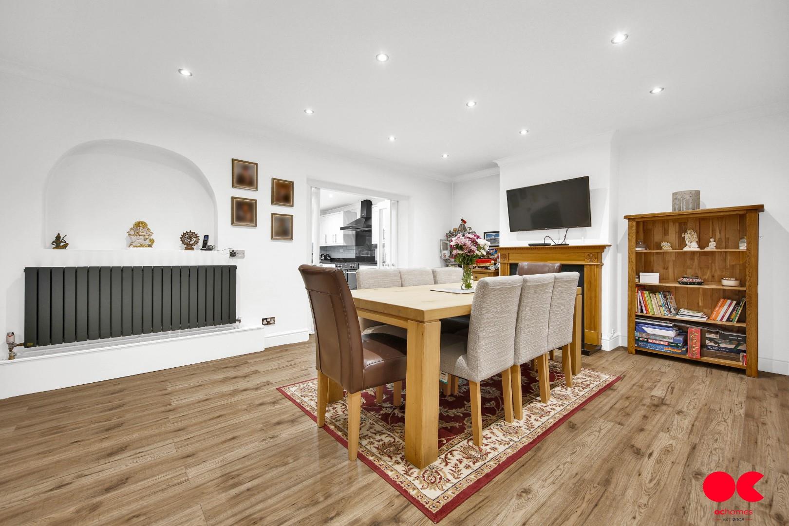 3 bed semi-detached house for sale in Clitheroe Road, Romford  - Property Image 15