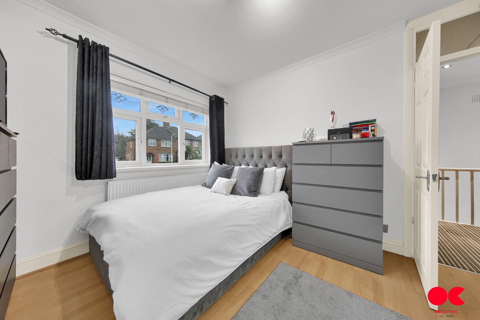 3 bed semi-detached house for sale in Clitheroe Road, Romford  - Property Image 6