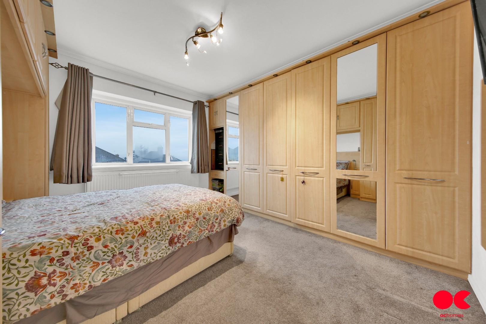 3 bed semi-detached house for sale in Clitheroe Road, Romford  - Property Image 8