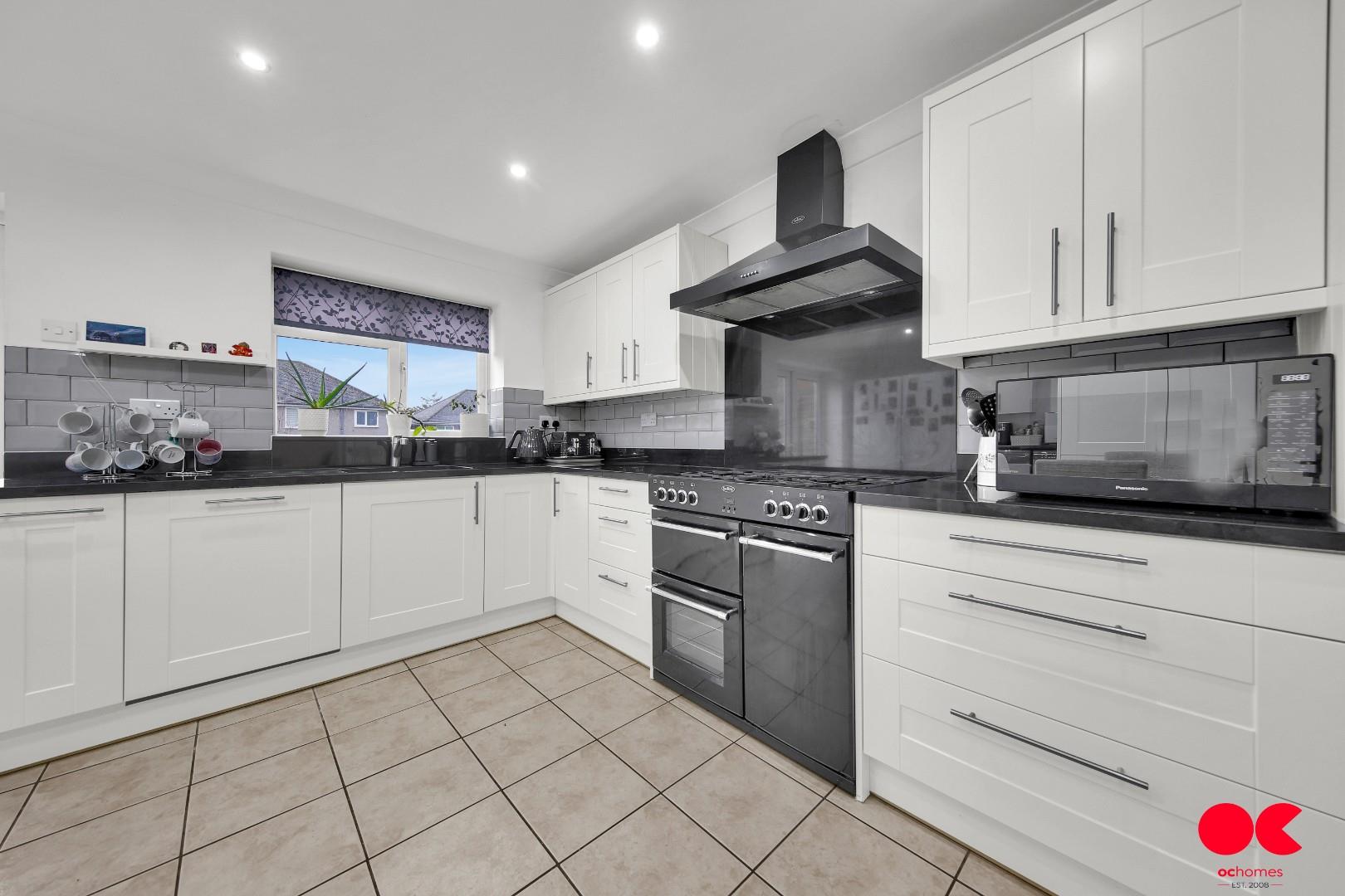 3 bed semi-detached house for sale in Clitheroe Road, Romford  - Property Image 4