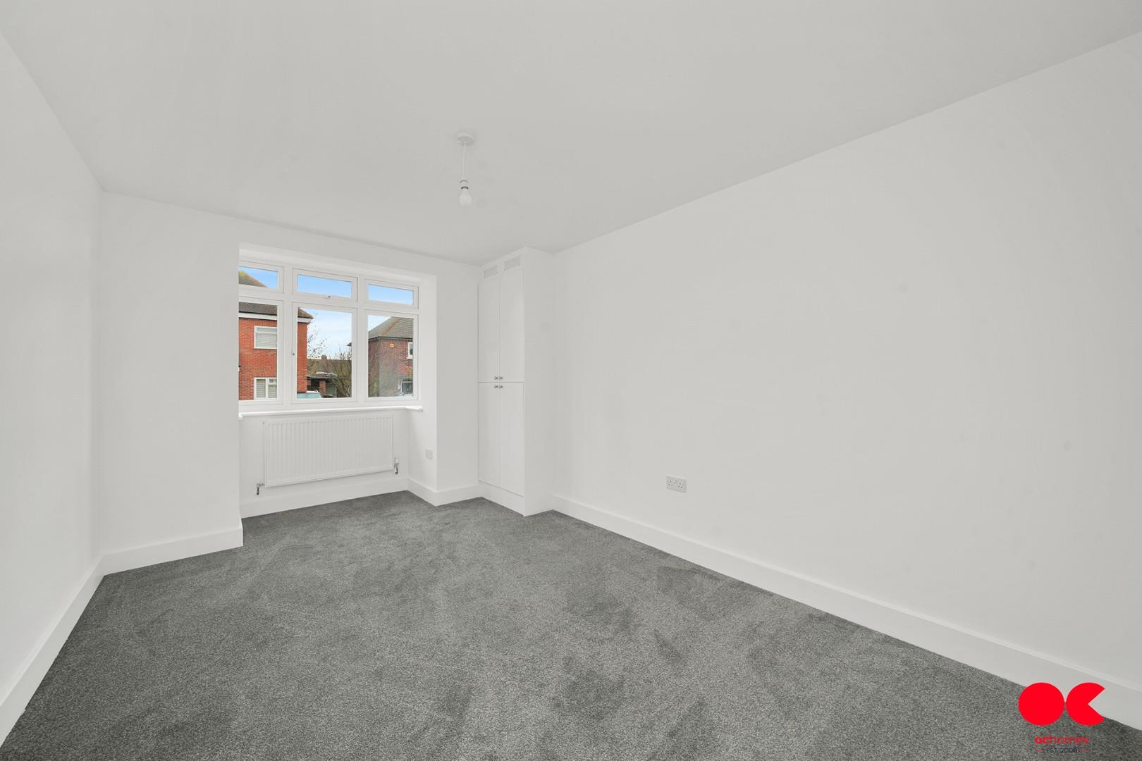 3 bed detached bungalow for sale in Plumpton Avenue, Hornchurch  - Property Image 5