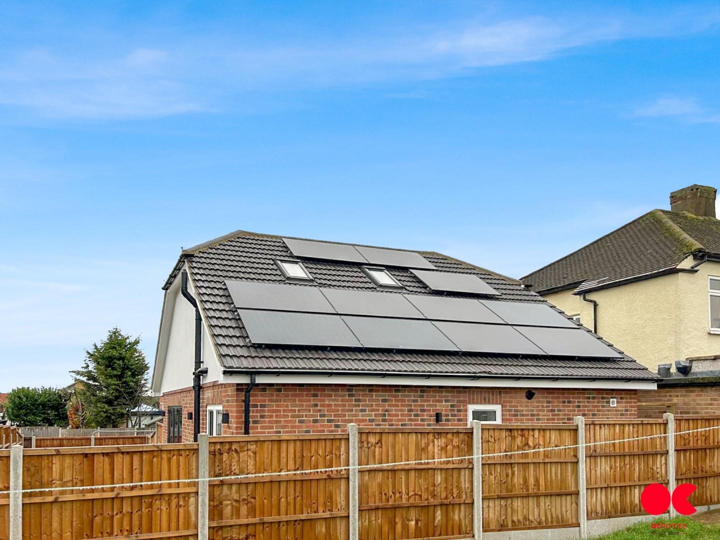 3 bed detached bungalow for sale in Plumpton Avenue, Hornchurch  - Property Image 10