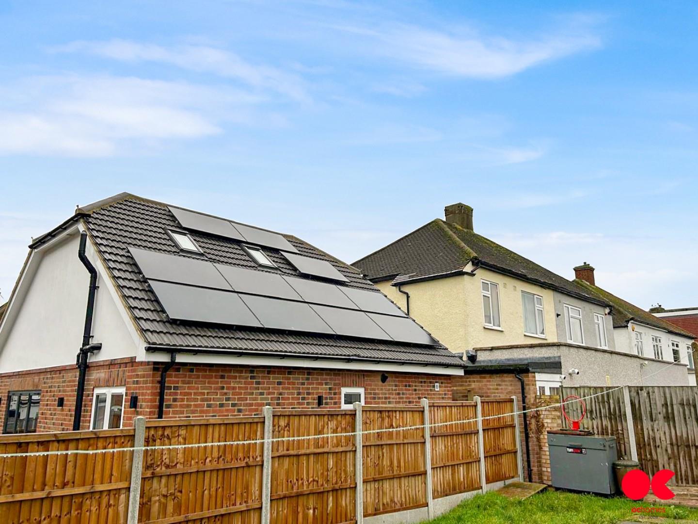 3 bed detached bungalow for sale in Plumpton Avenue, Hornchurch  - Property Image 25