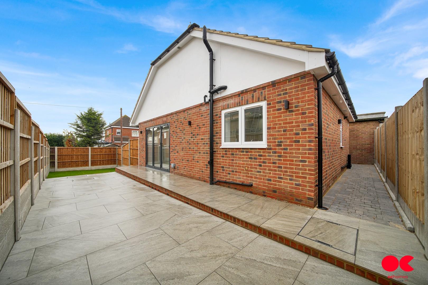3 bed detached bungalow for sale in Plumpton Avenue, Hornchurch  - Property Image 27