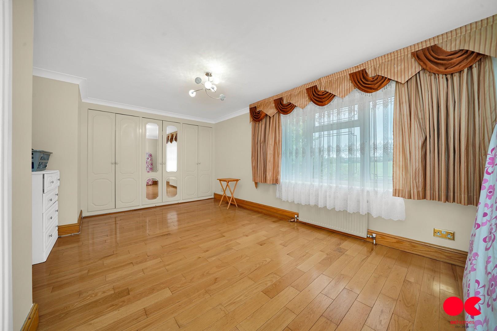 4 bed detached house for sale in Tyle Green, Emerson Park, Hornchurch  - Property Image 9